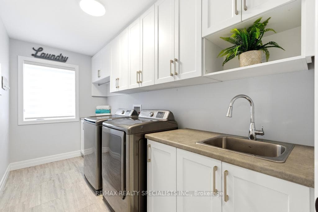 45 Peggy Avenue photo 29