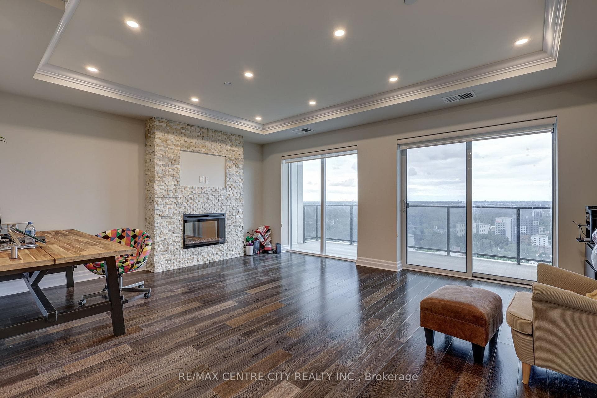 505 Talbot Street Unit 2402 photo 9