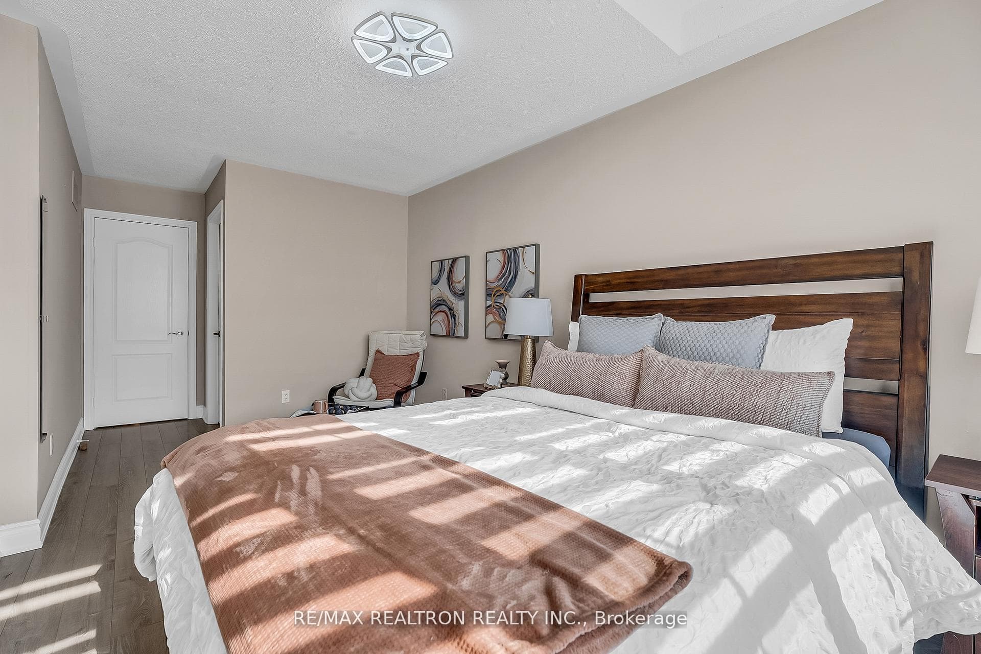 25 Kingsbridge Circle photo 22