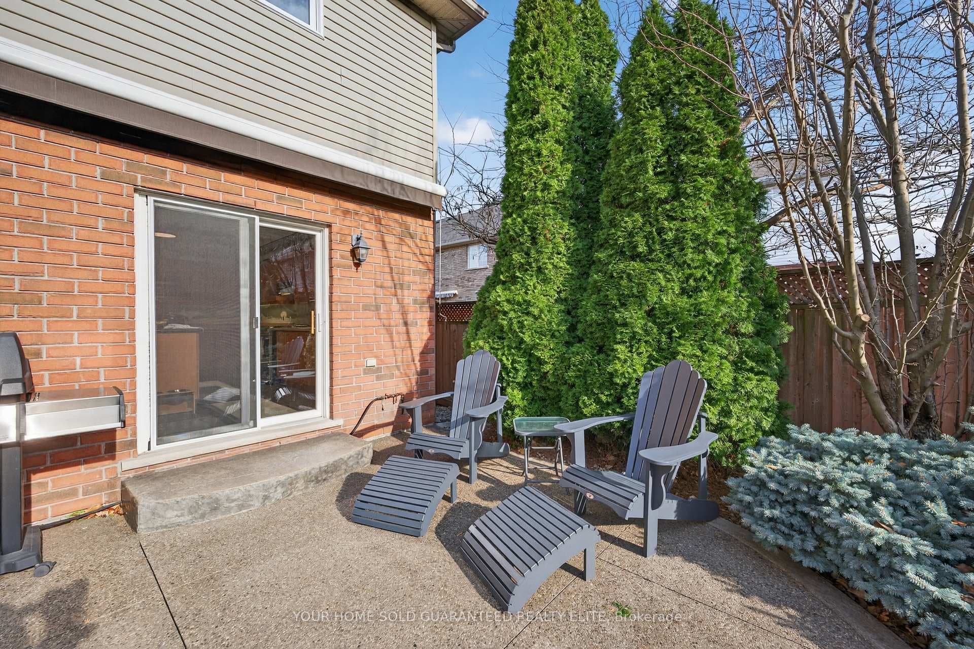 51 Hickory Crescent photo 35