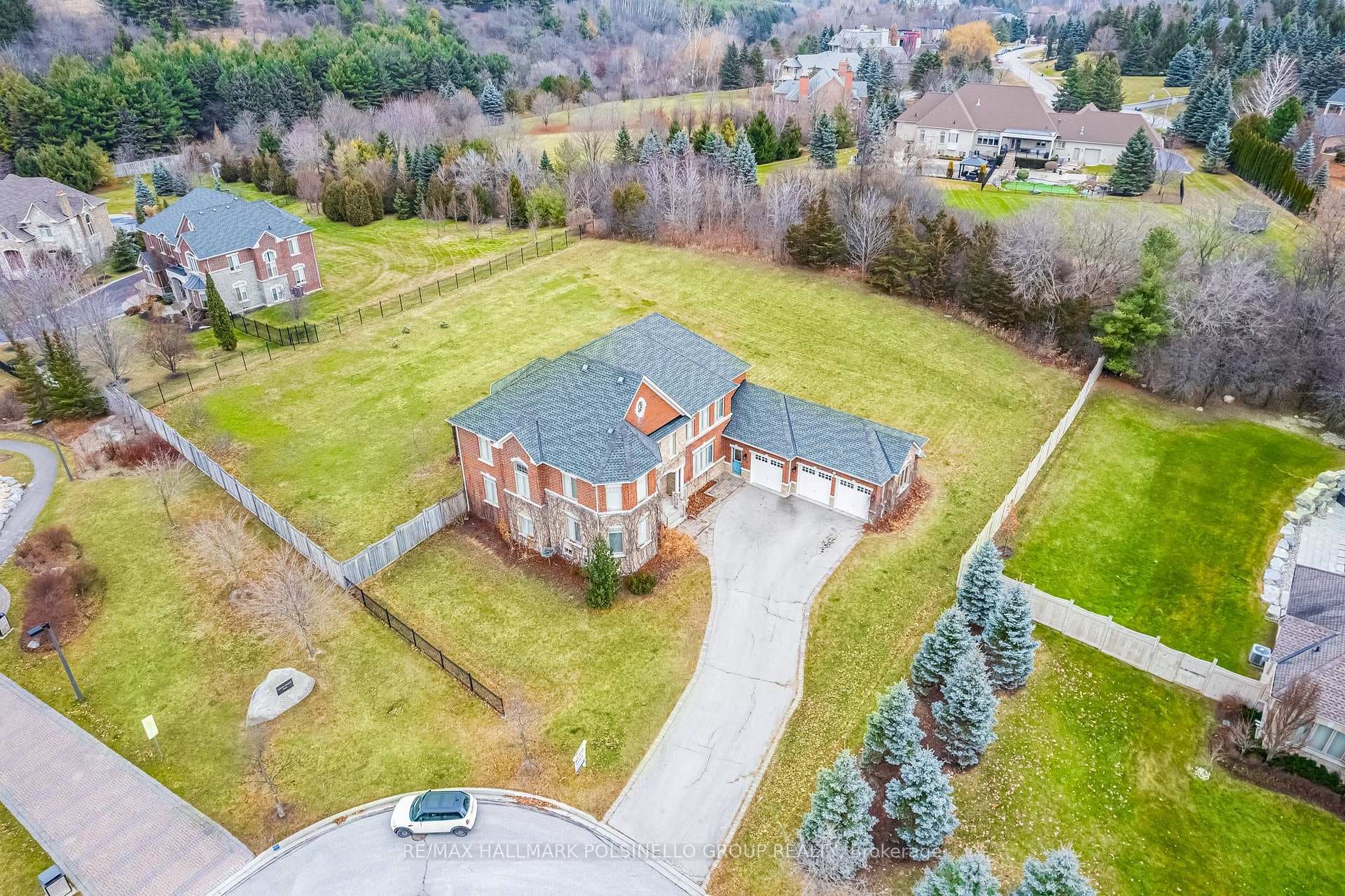 63 Soleil Boulevard photo 1