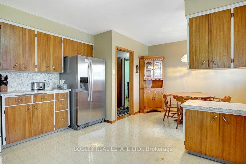 303 Dixon Street photo 11