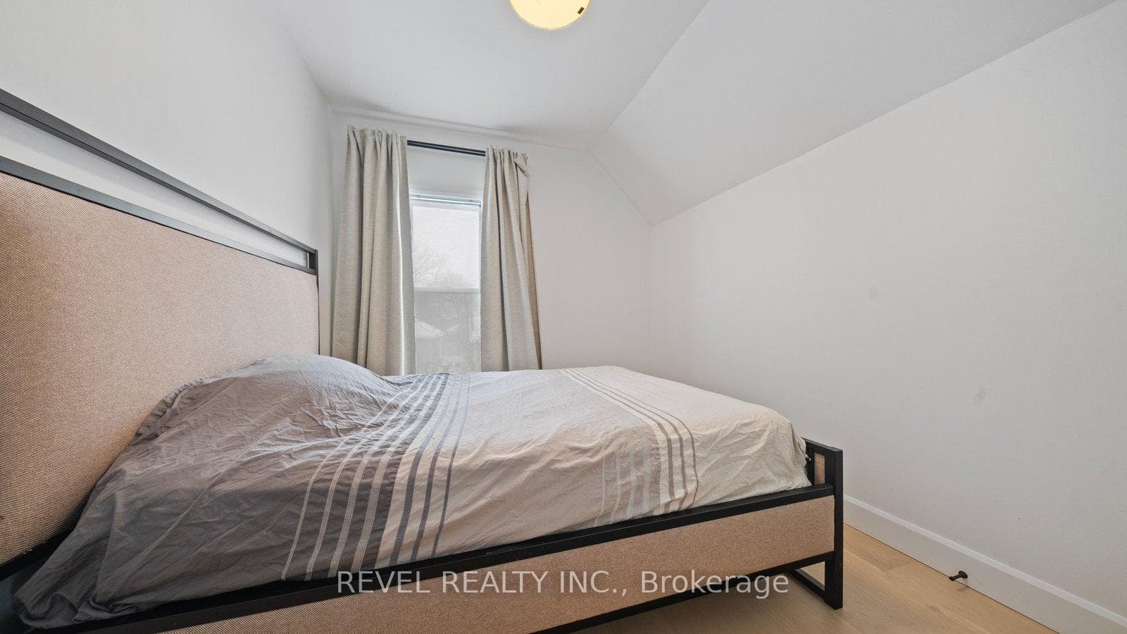 128 Cayuga Street photo 18