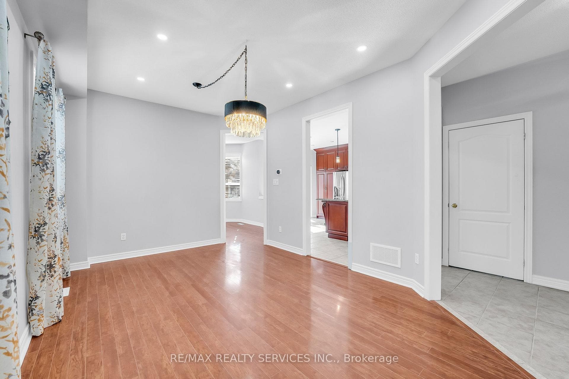 1289 Roper Drive photo 5