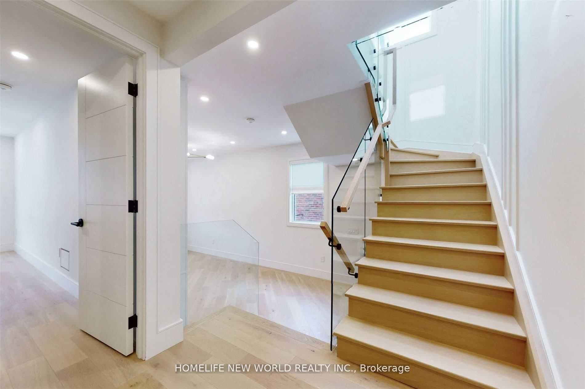 725 Gardner Avenue photo 19