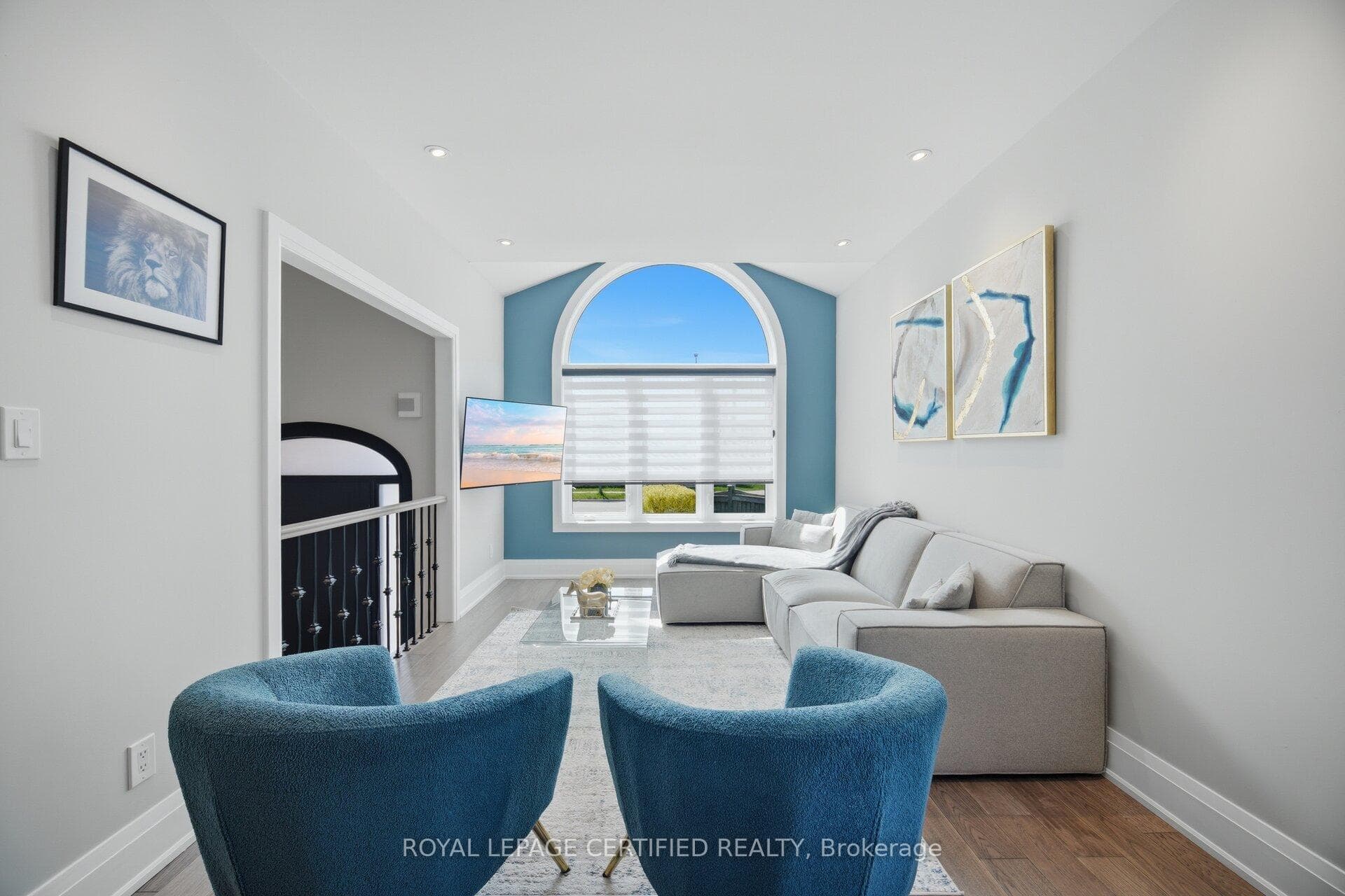 306 Avro Road photo 4