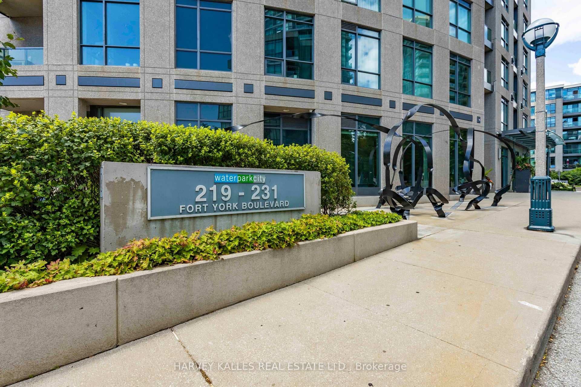 219 Fort York Boulevard Unit 1608 photo 3