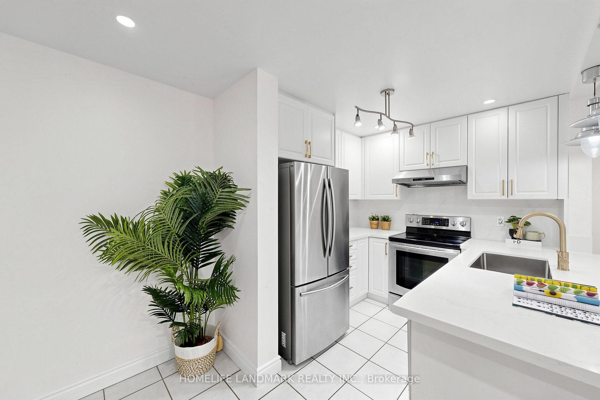 108 Finch Avenue Unit B29 photo 12