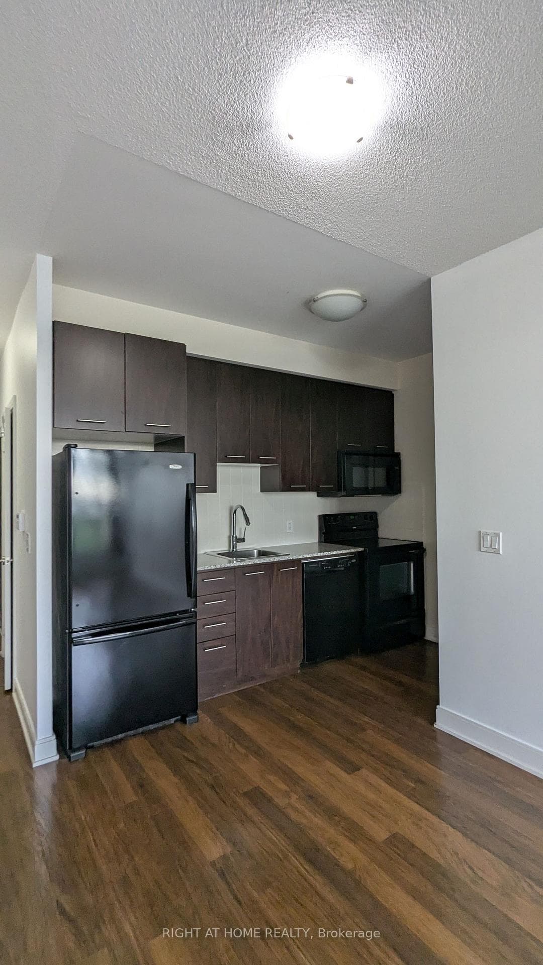 135 Village Green Square Unit 515 photo 7