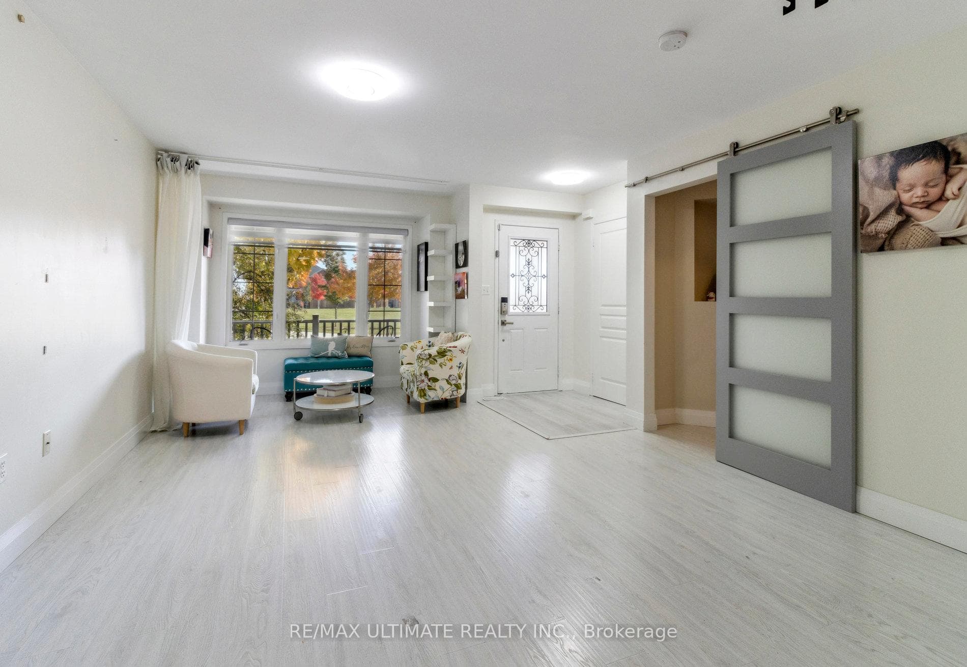 Ground Flr Living Rm/Potential Convert to Bdrm