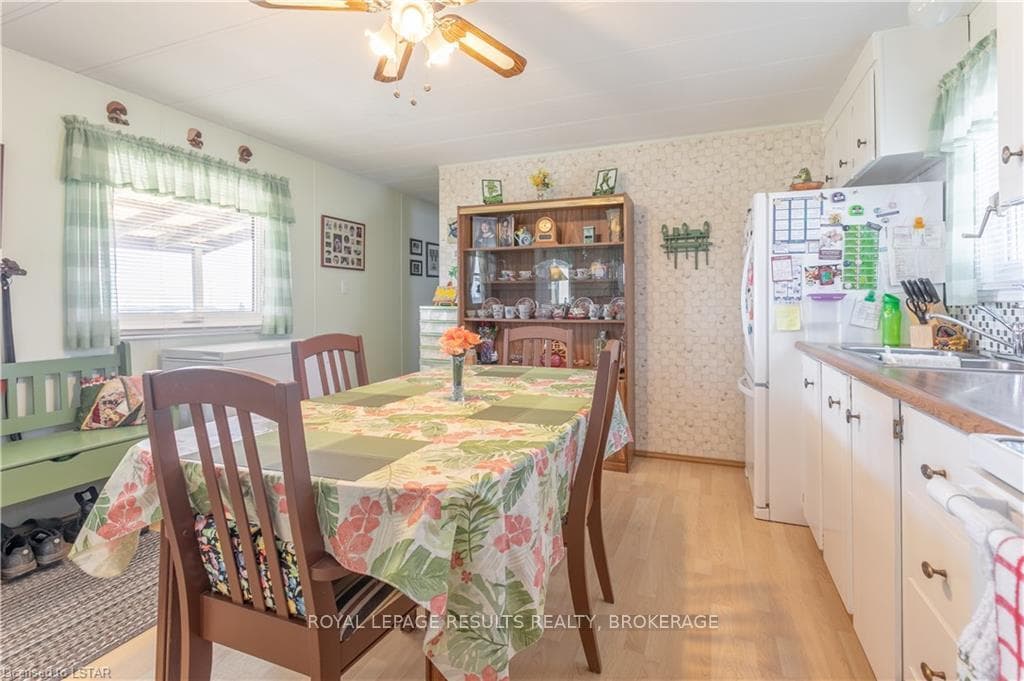 92 MAPLE Avenue photo 10
