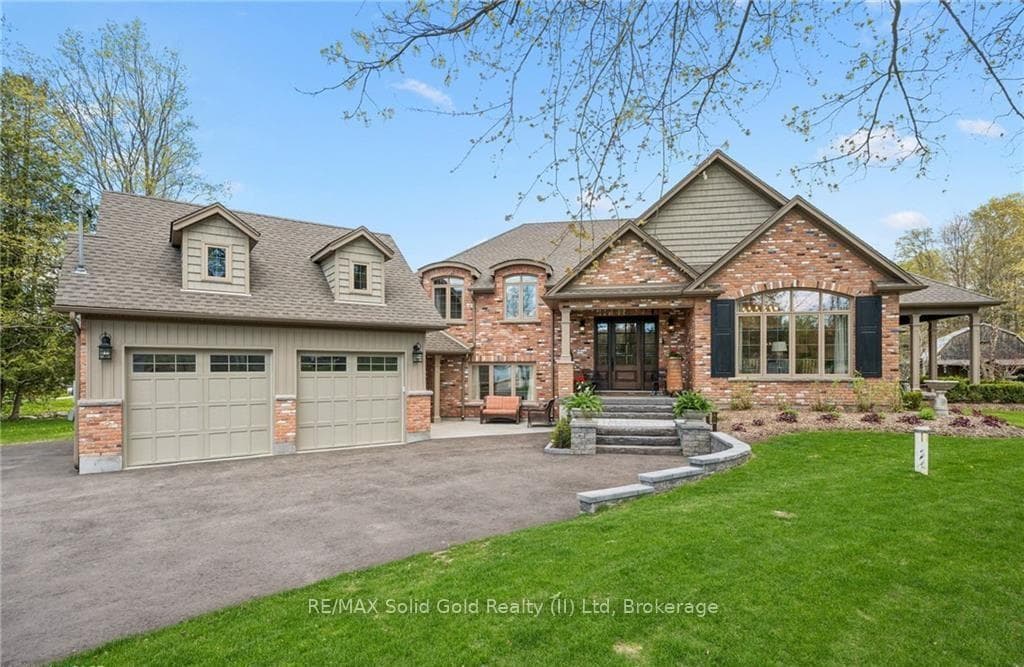 2073 Maplewood Road photo 1