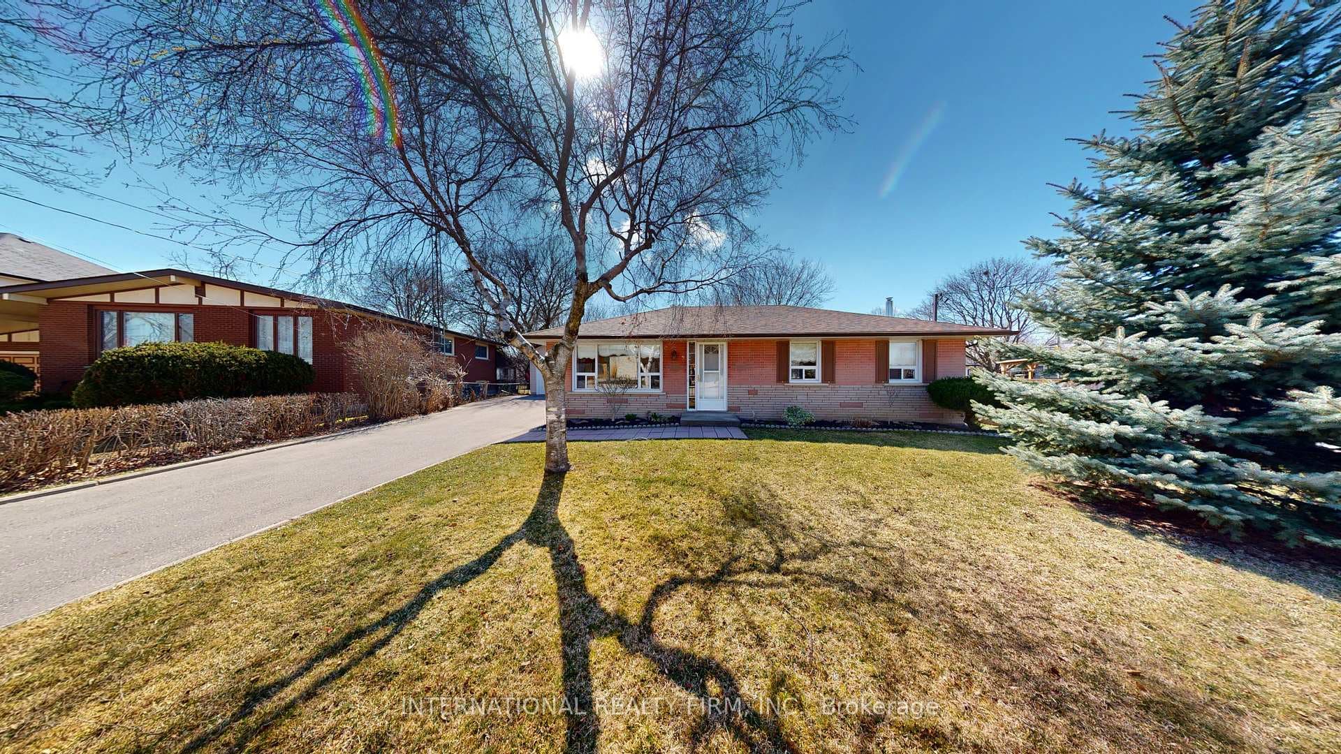 9 Vipond Road photo 4