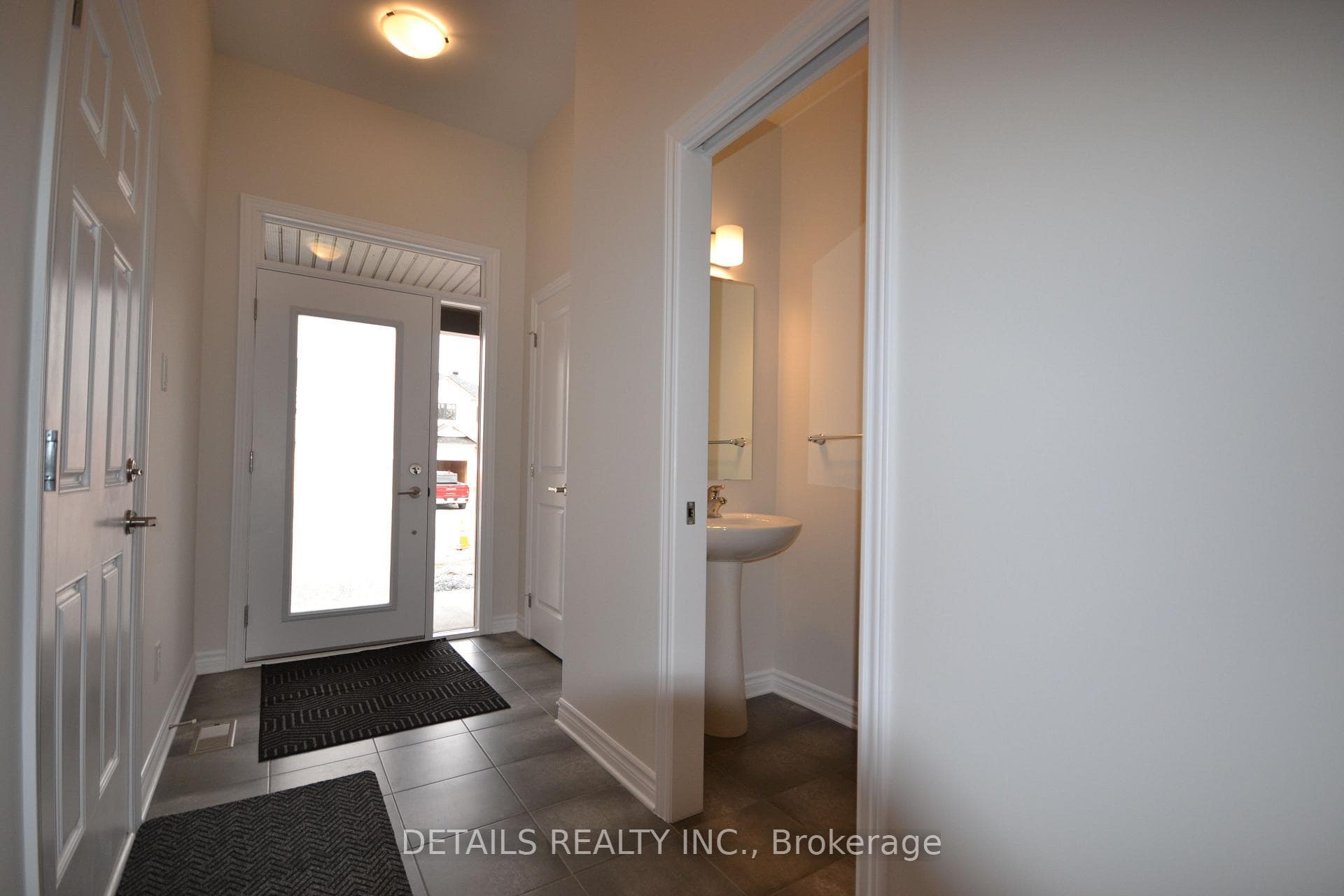 285 Labelle Street photo 2