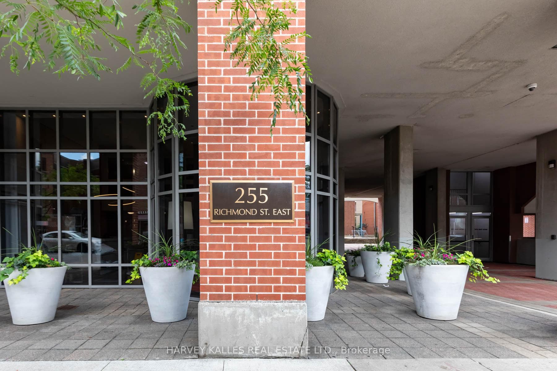 255 Richmond Street Unit 619 photo 40