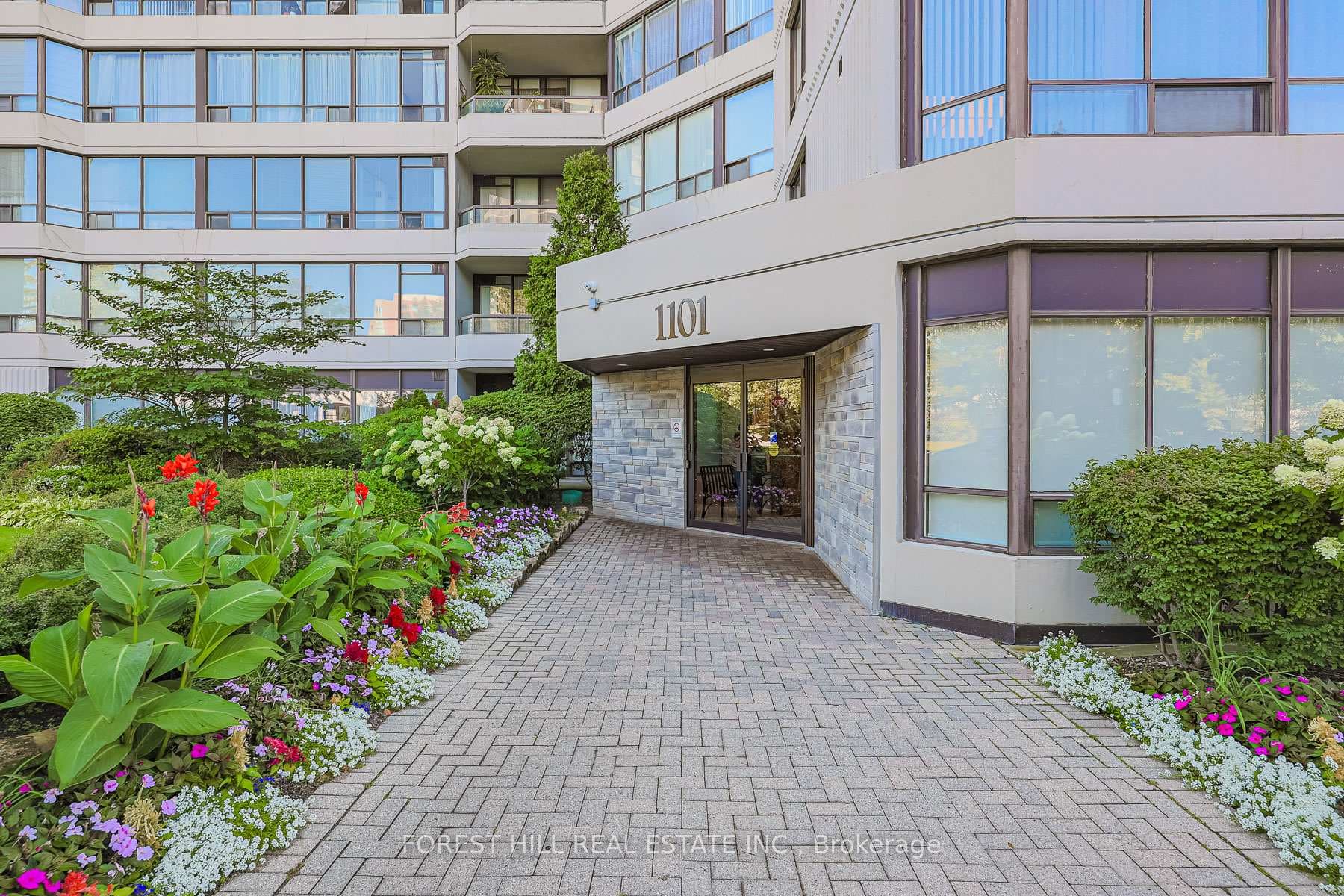 1101 Steeles Avenue Unit 809 photo 3