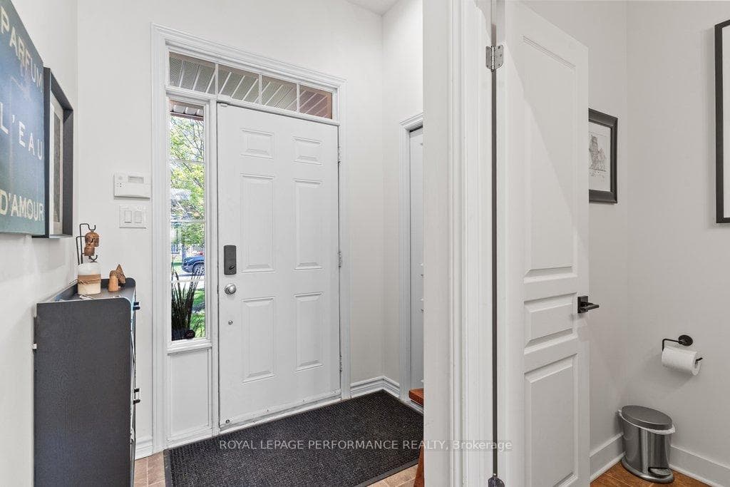 216 Badgeley Avenue photo 3
