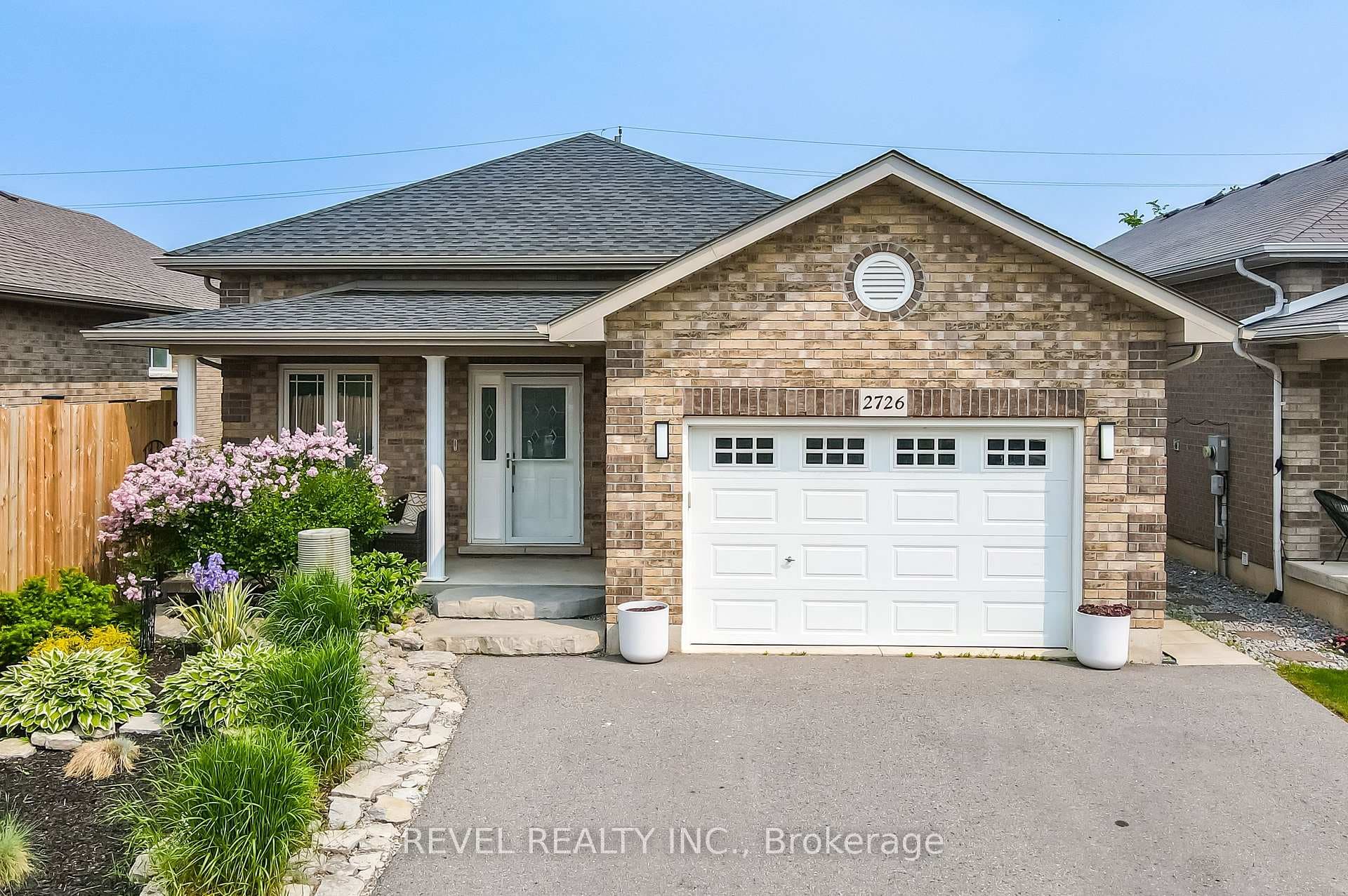 2726 Foxmeadow Road photo 2