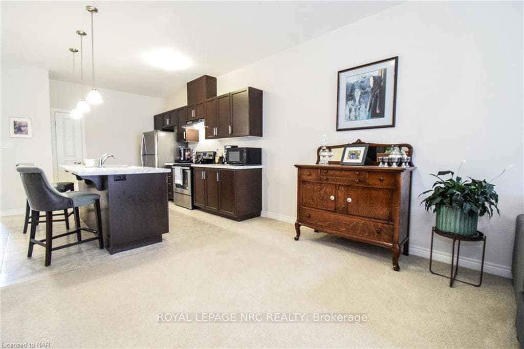 16 ELLIS Avenue photo 17