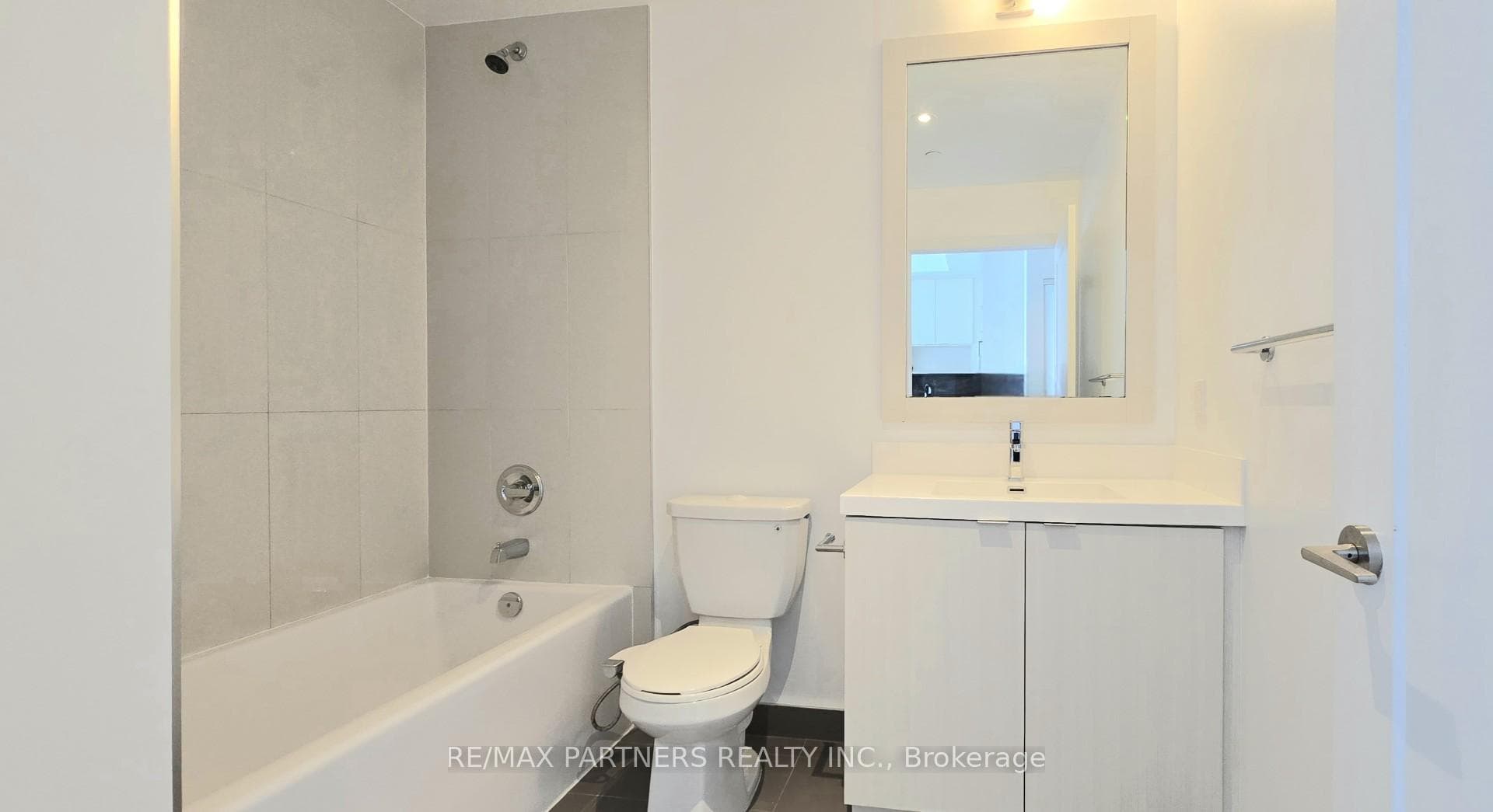 7 Mabelle Avenue Unit 3901 photo 9