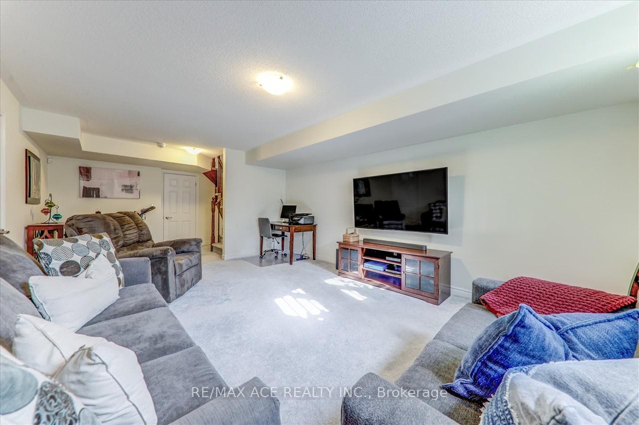 2486 Steeplechase Street photo 30