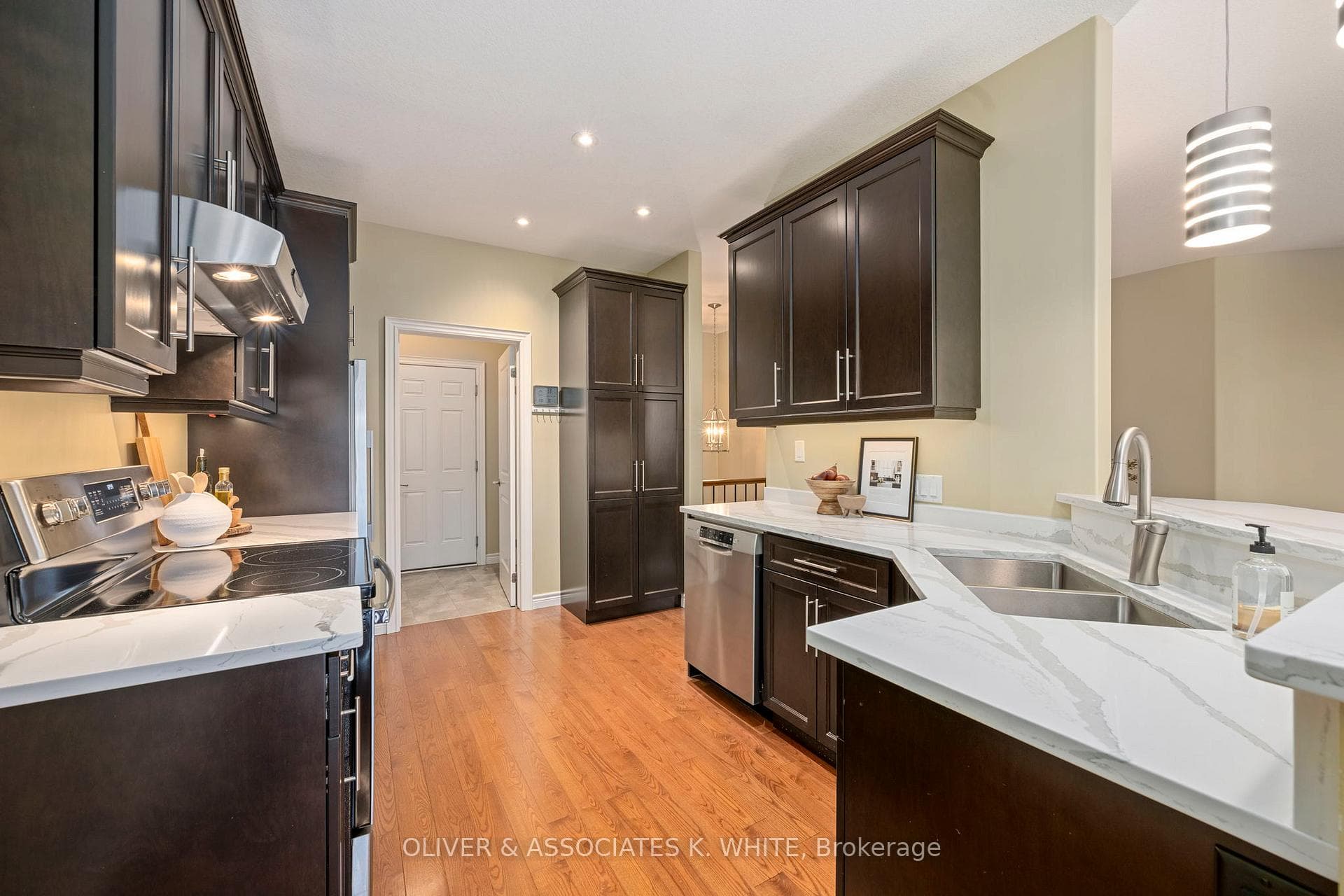 1630 Bayswater Crescent Unit 16 photo 14