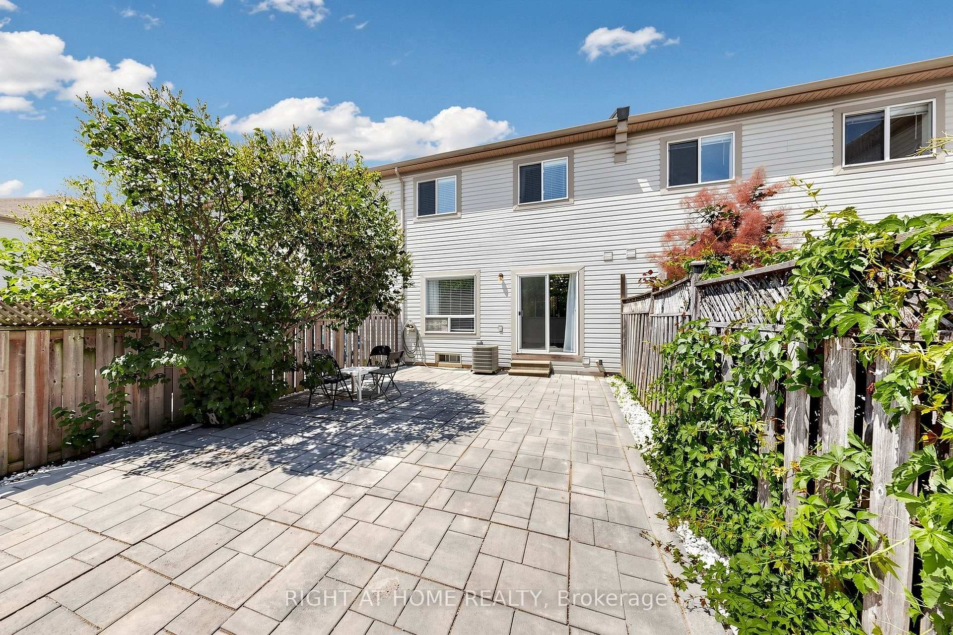 7 Macmillan Avenue photo 46