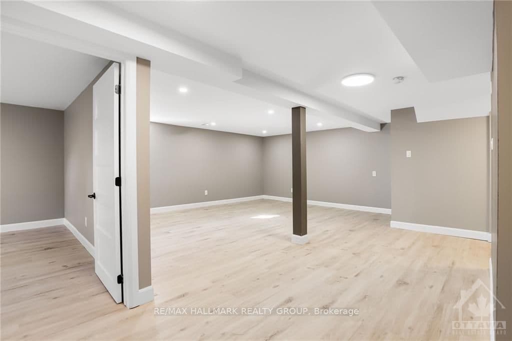 1347 ERINDALE Drive photo 17