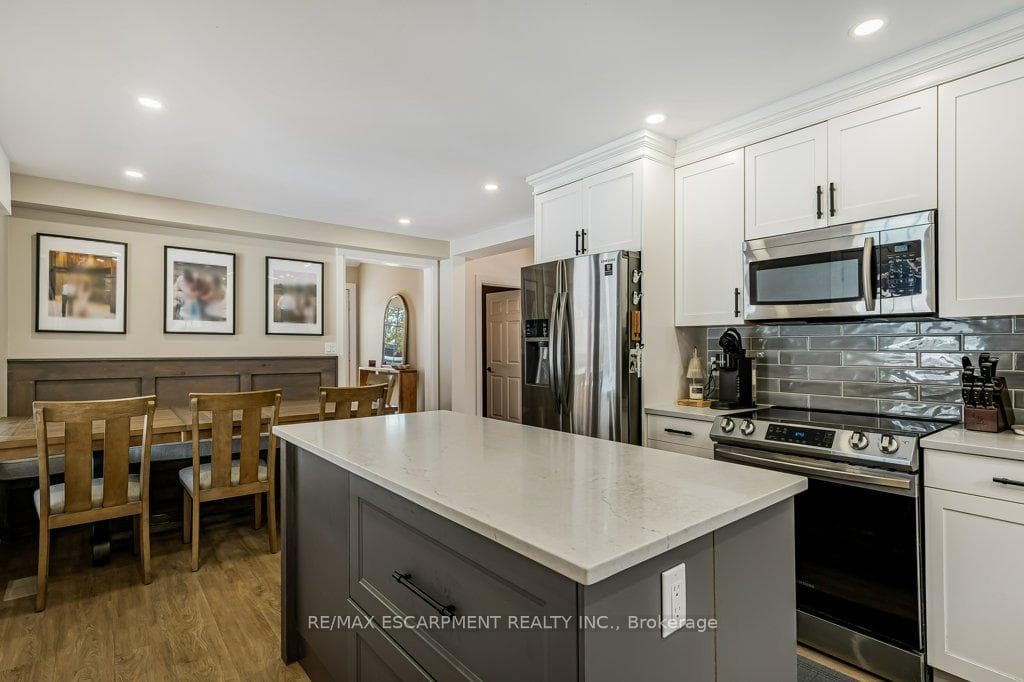 4274 William Street photo 12