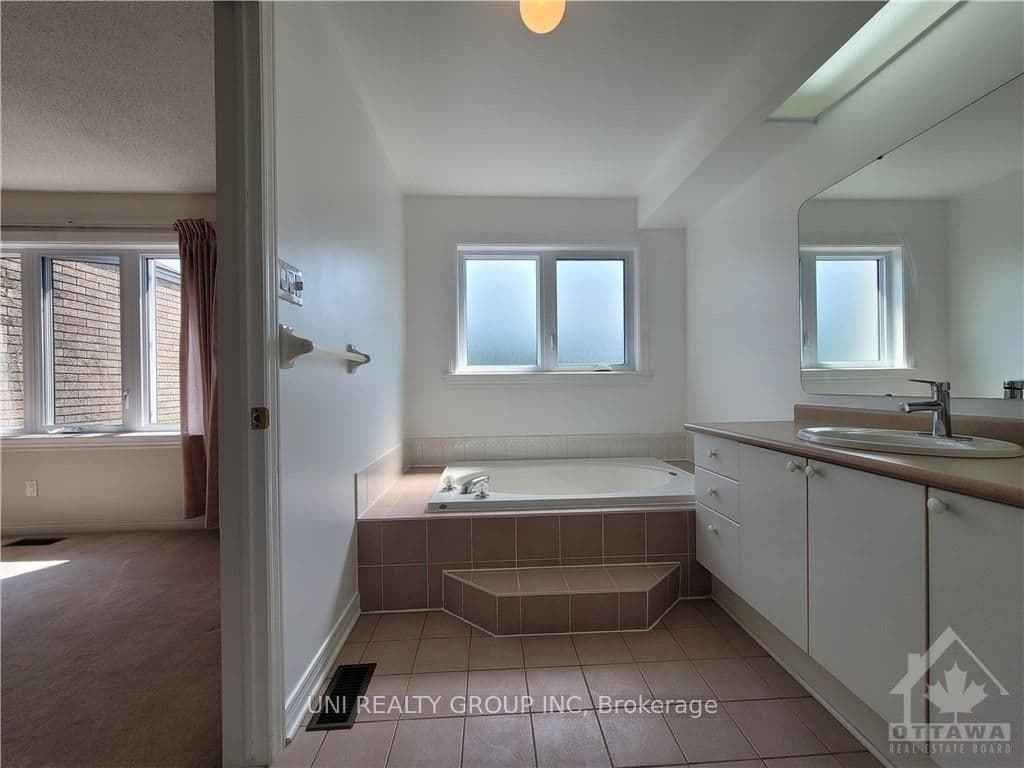 96 WESTPOINTE Crescent photo 22