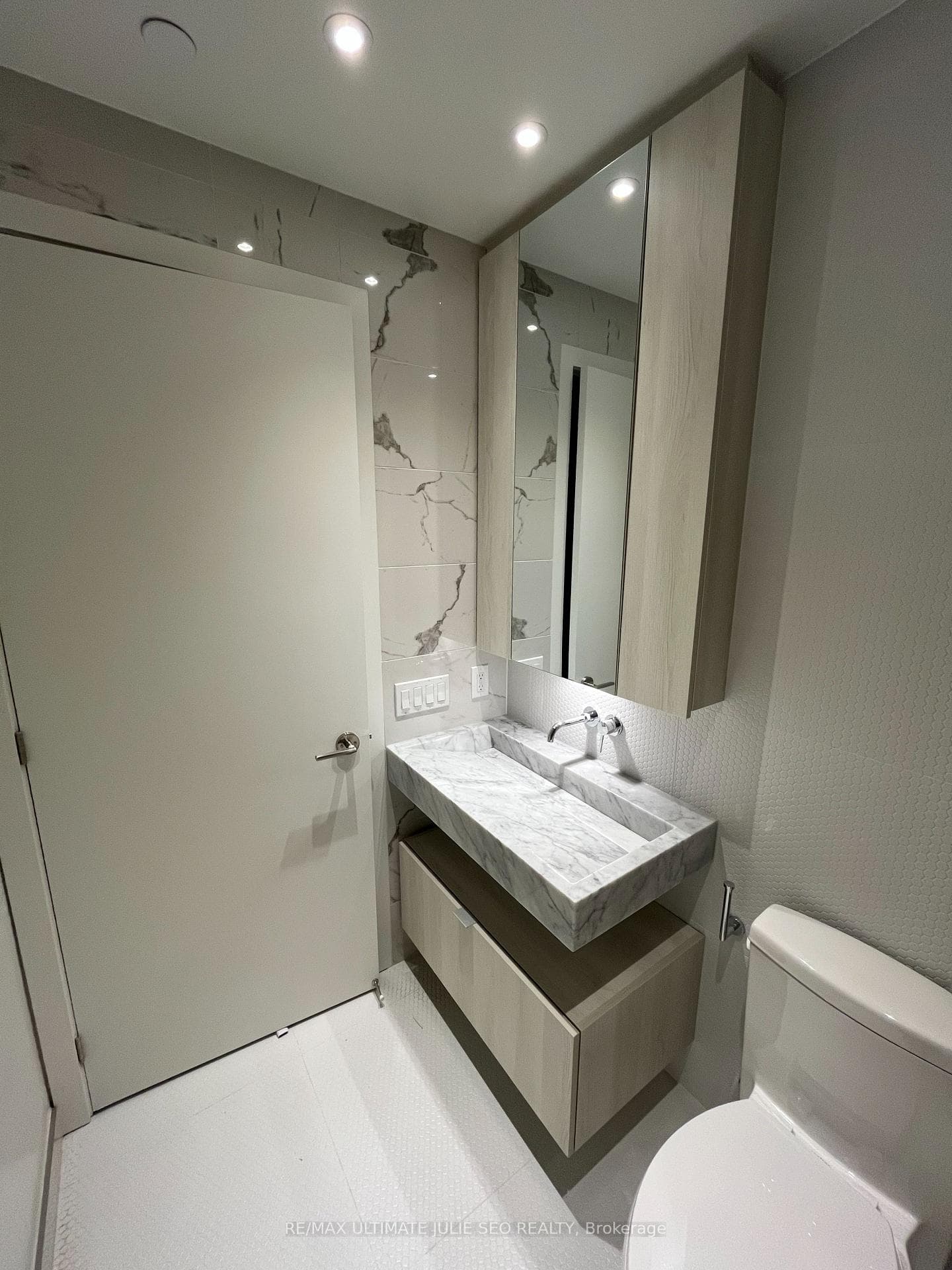 11 Yorkville Avenue Unit 4306 photo 11