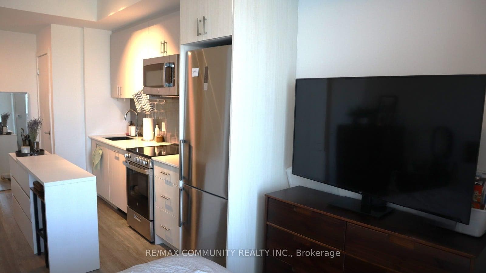 1195 The Queensway N/A Unit 502 photo 4