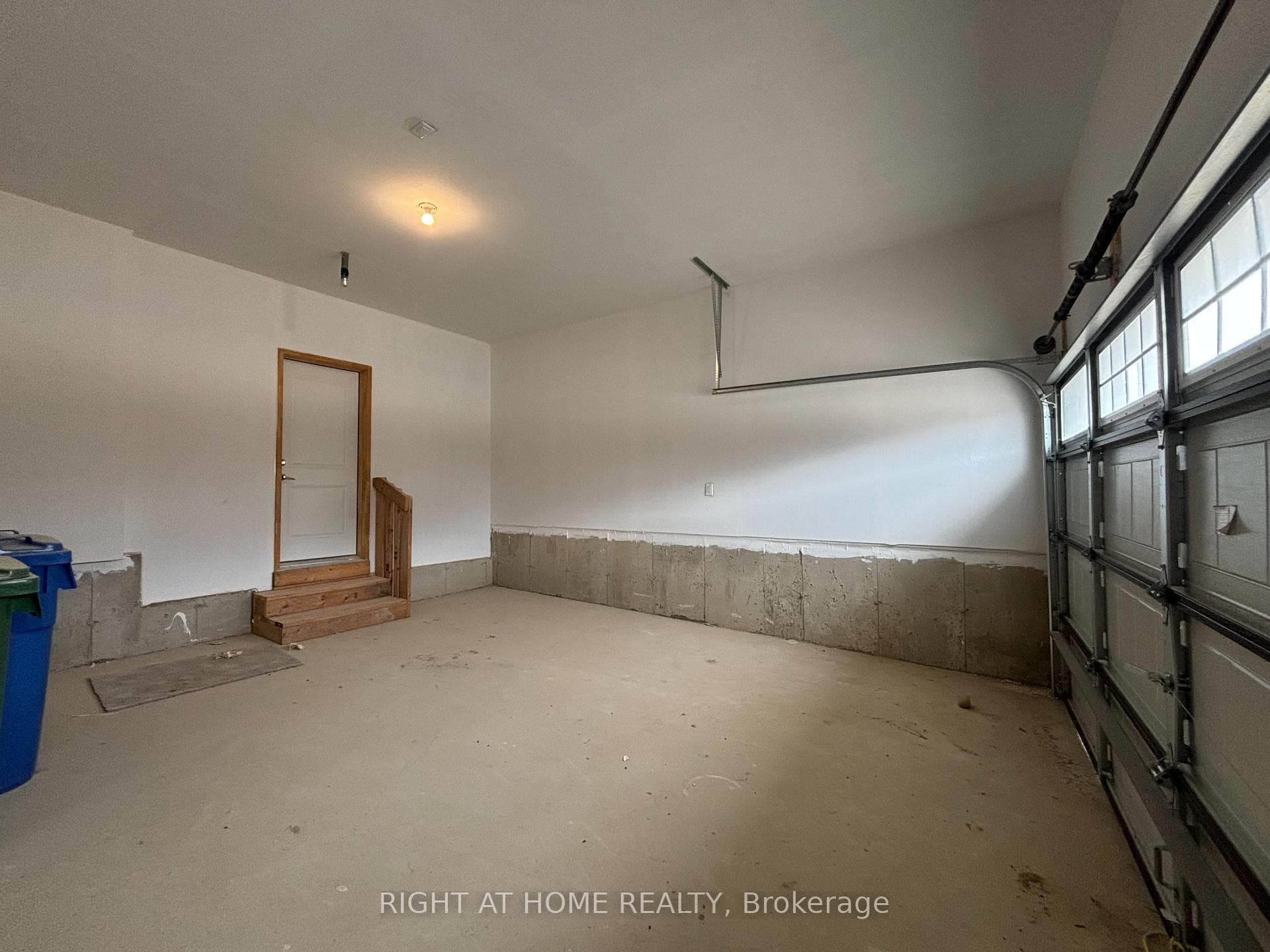 324 Russell Street photo 26