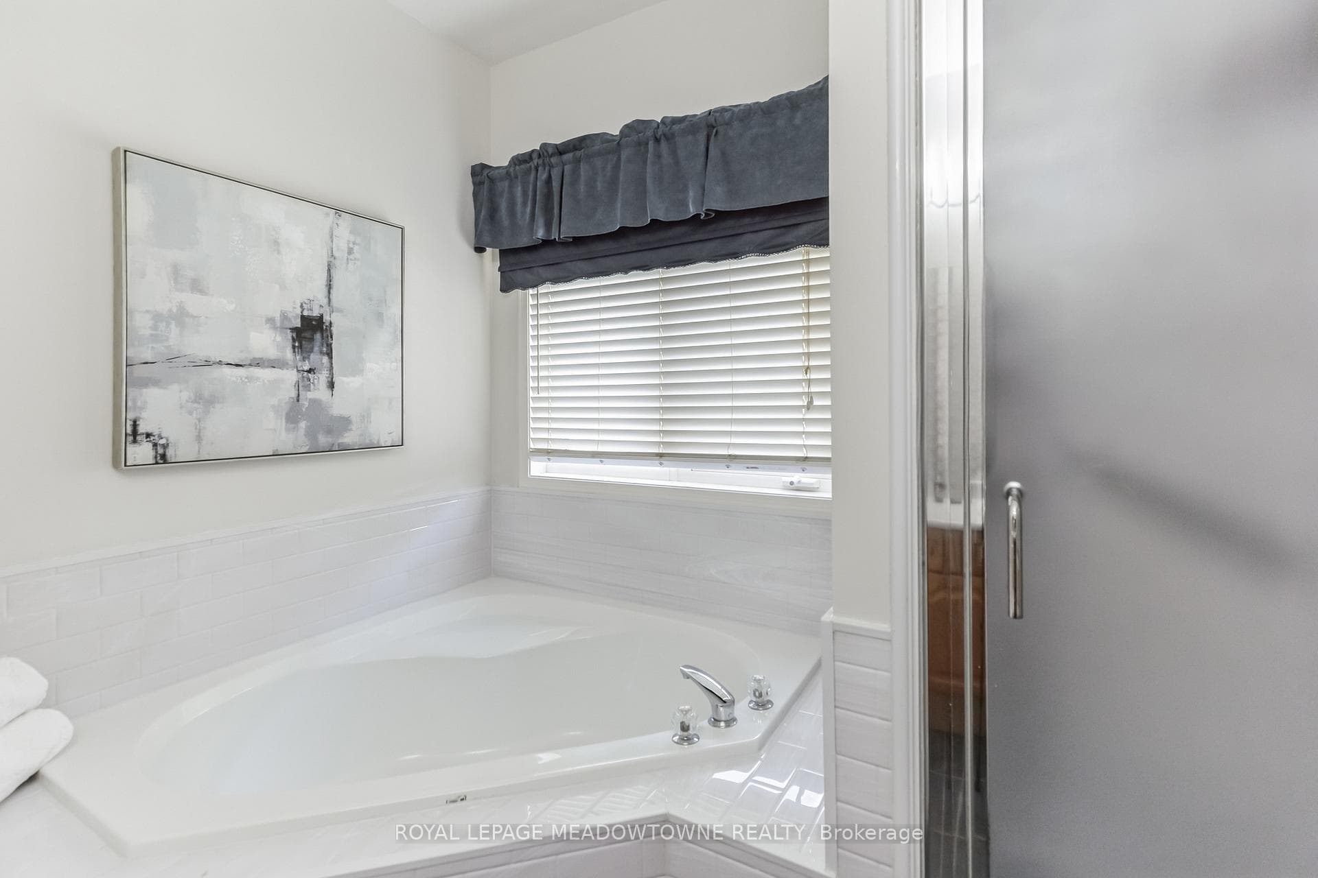 643 Faywood Crescent photo 25