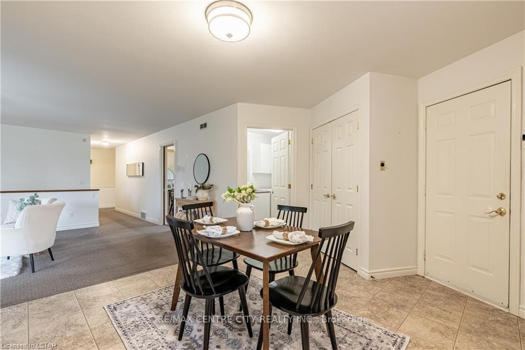 44 ELM Street photo 18