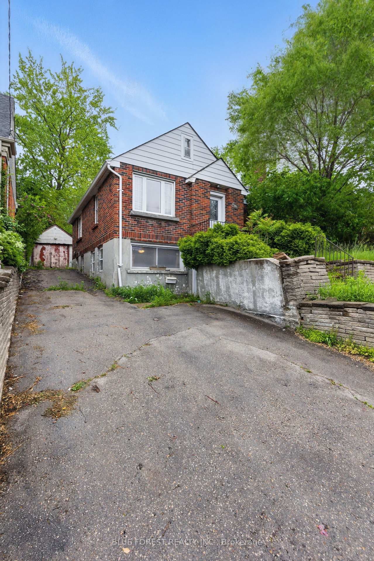 784 Adelaide Street photo 2