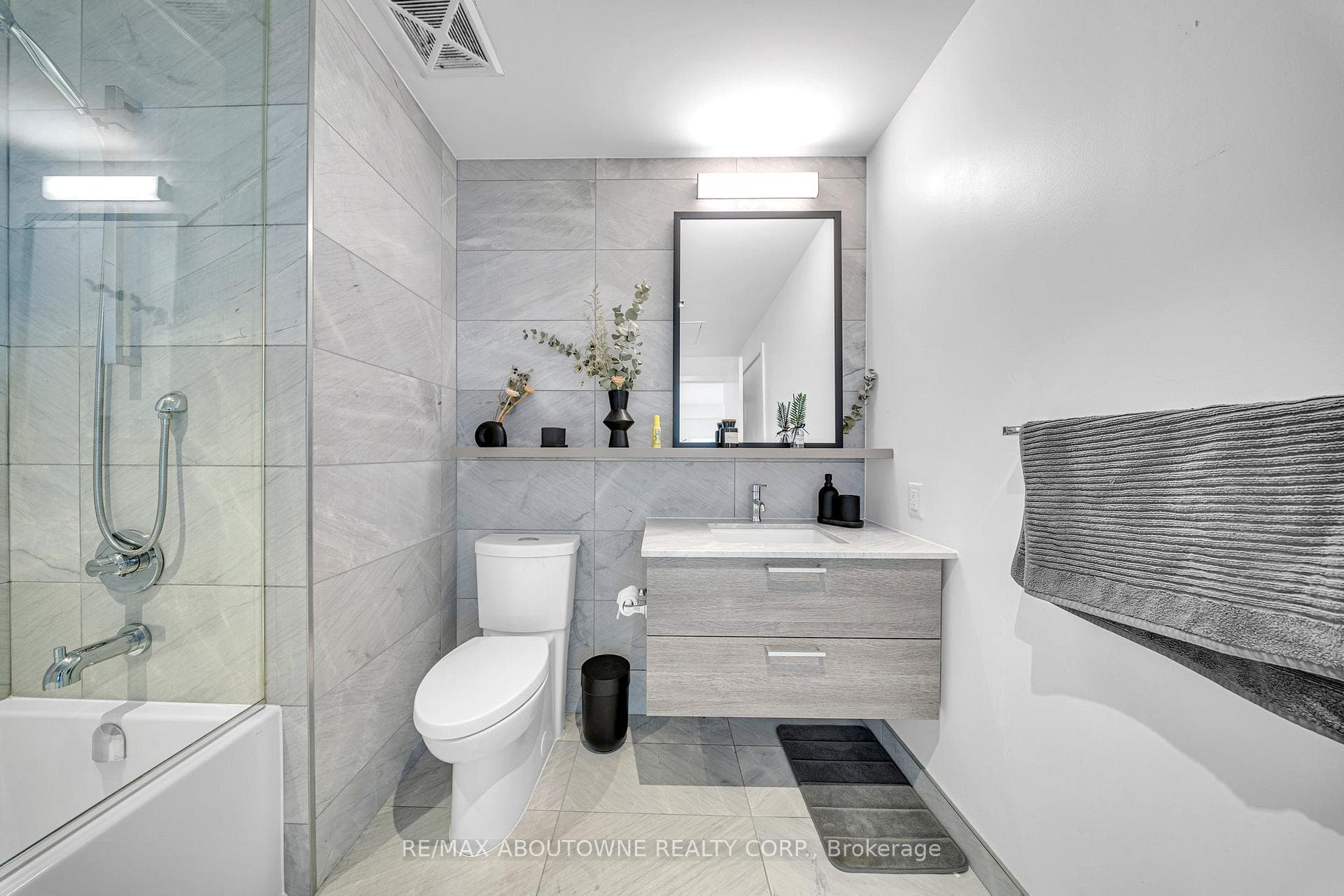 501 Adelaide Street Unit 1404 photo 29