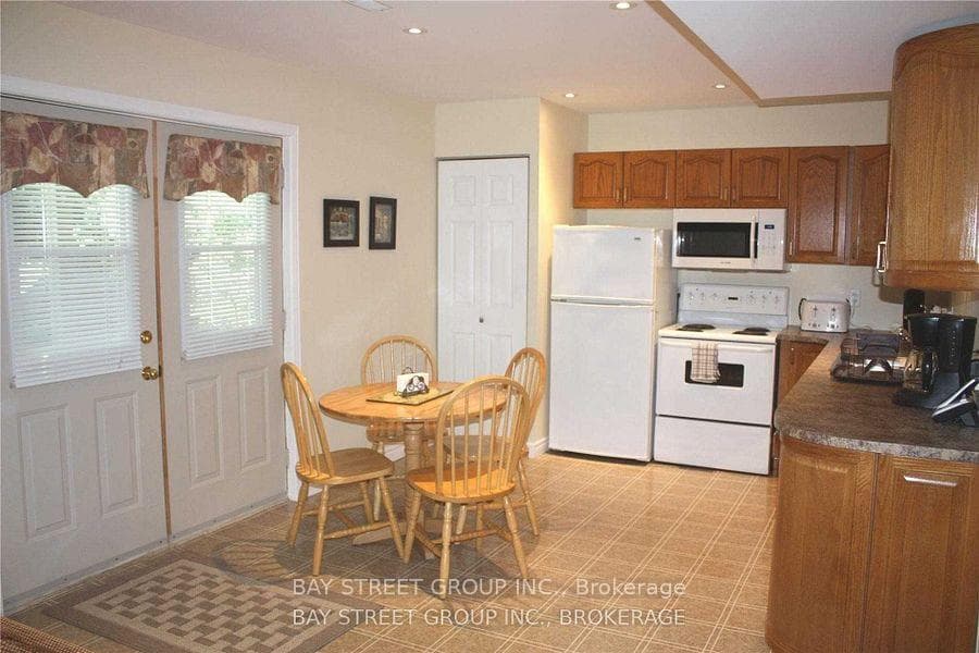 76 Mayfair (Bsmt) Drive photo 3