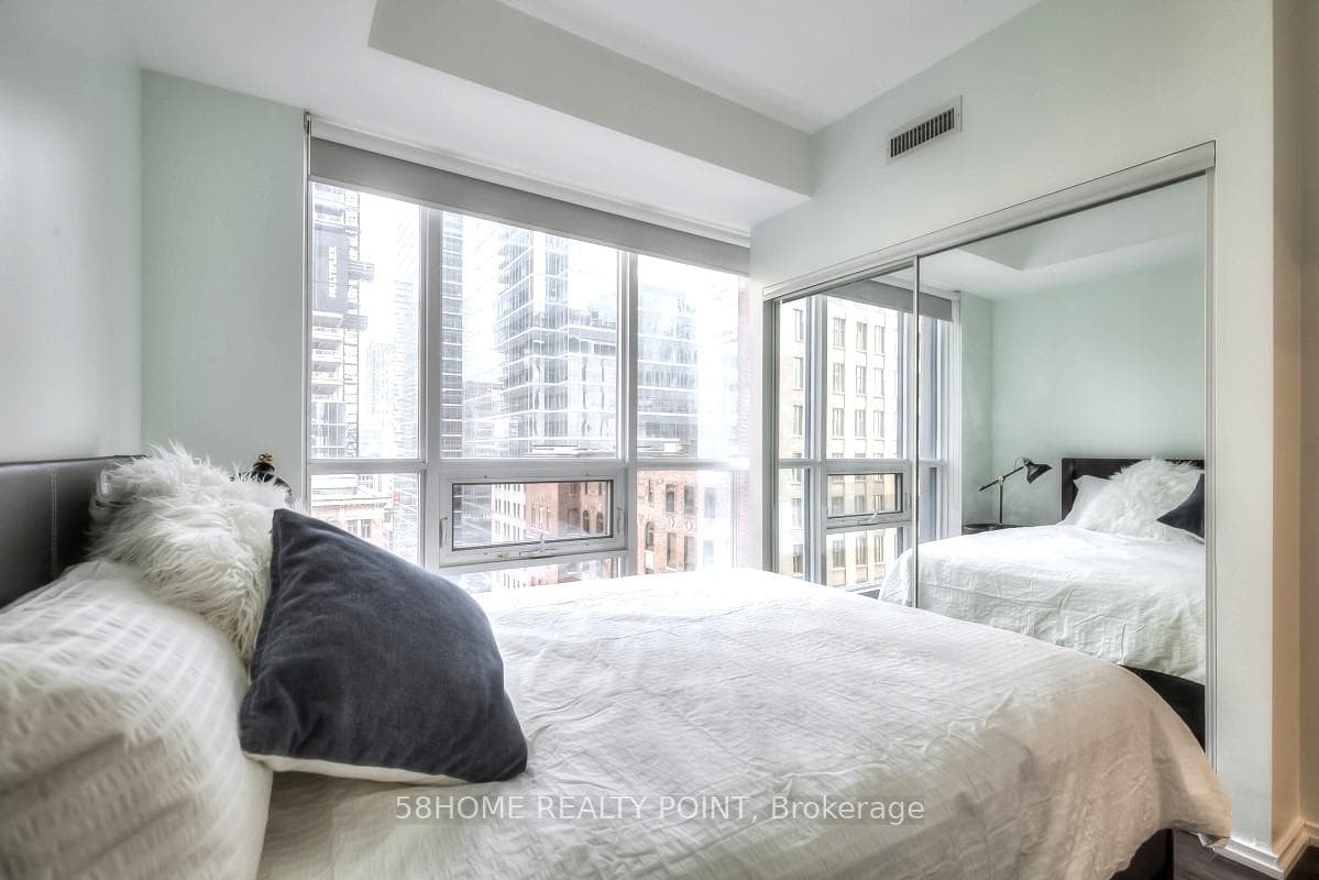 199 Richmond Street Unit 1604 photo 2