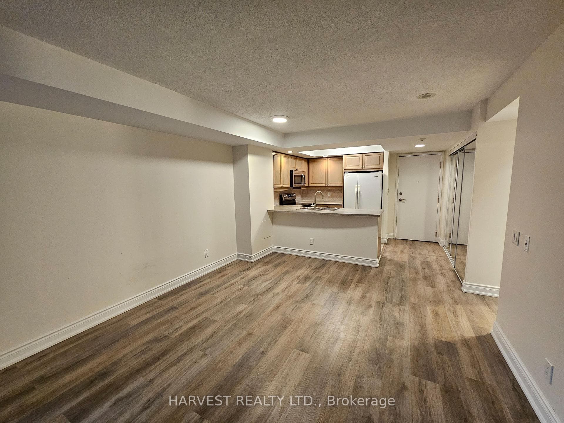 15 Northtown Way Unit 616 photo 3