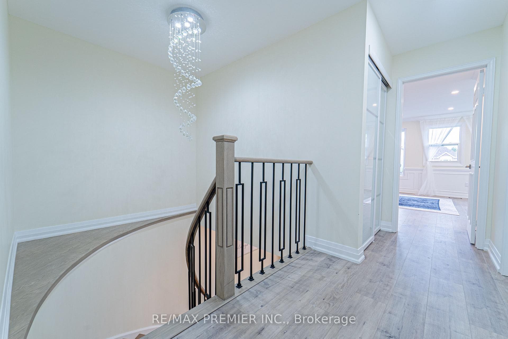 76 Roxborough Lane photo 17