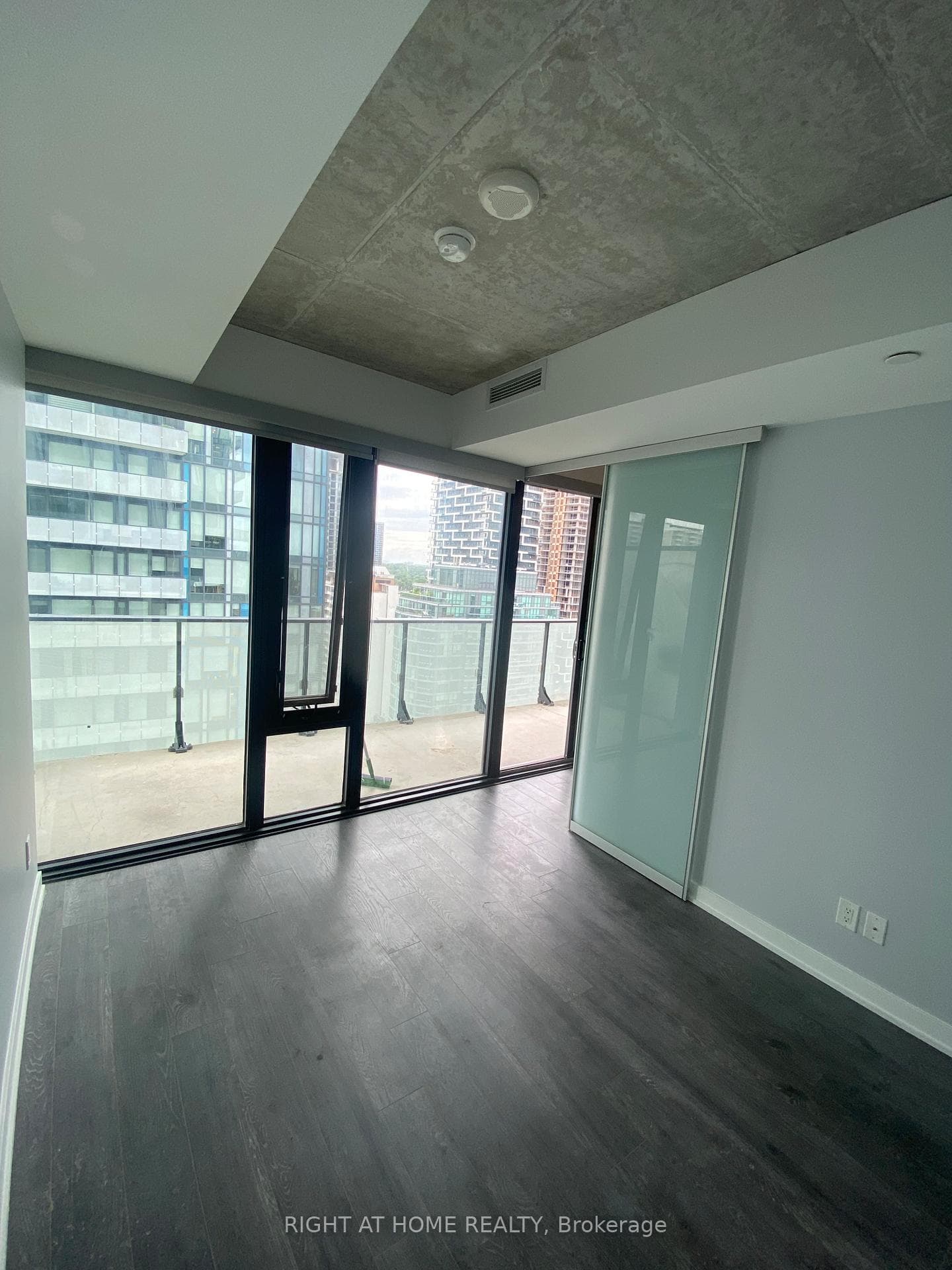 185 Roehampton Street Unit 1502 photo 9