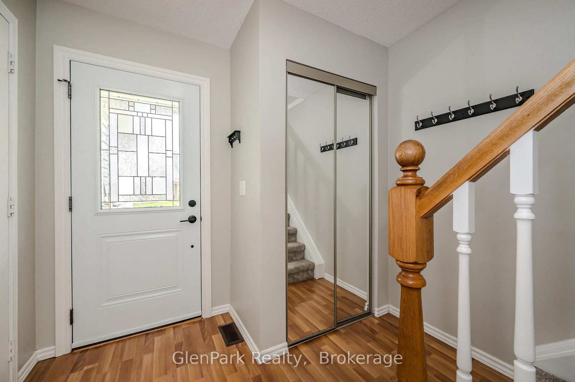 56 Starview Crescent photo 6