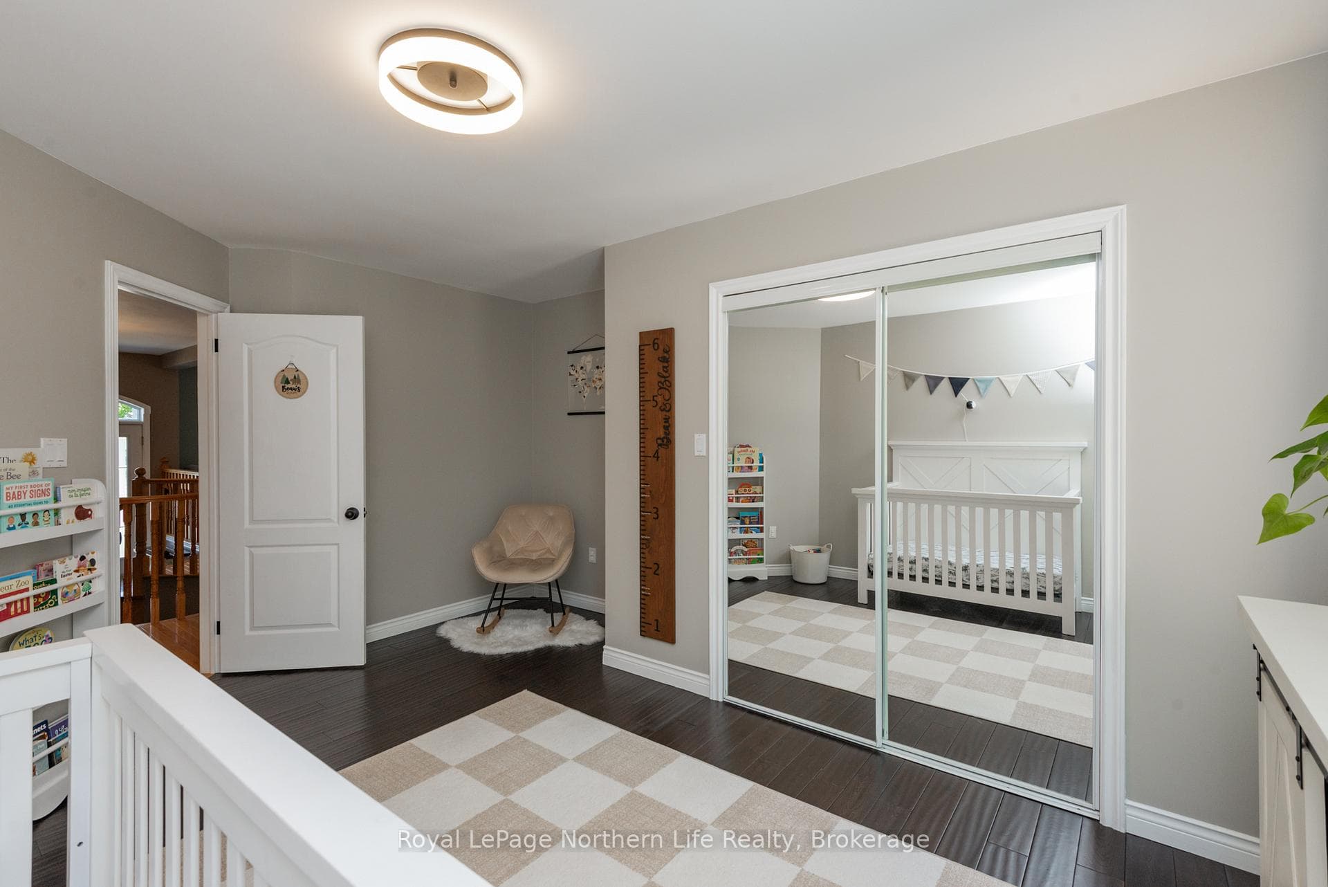 413 Pearce Street photo 28