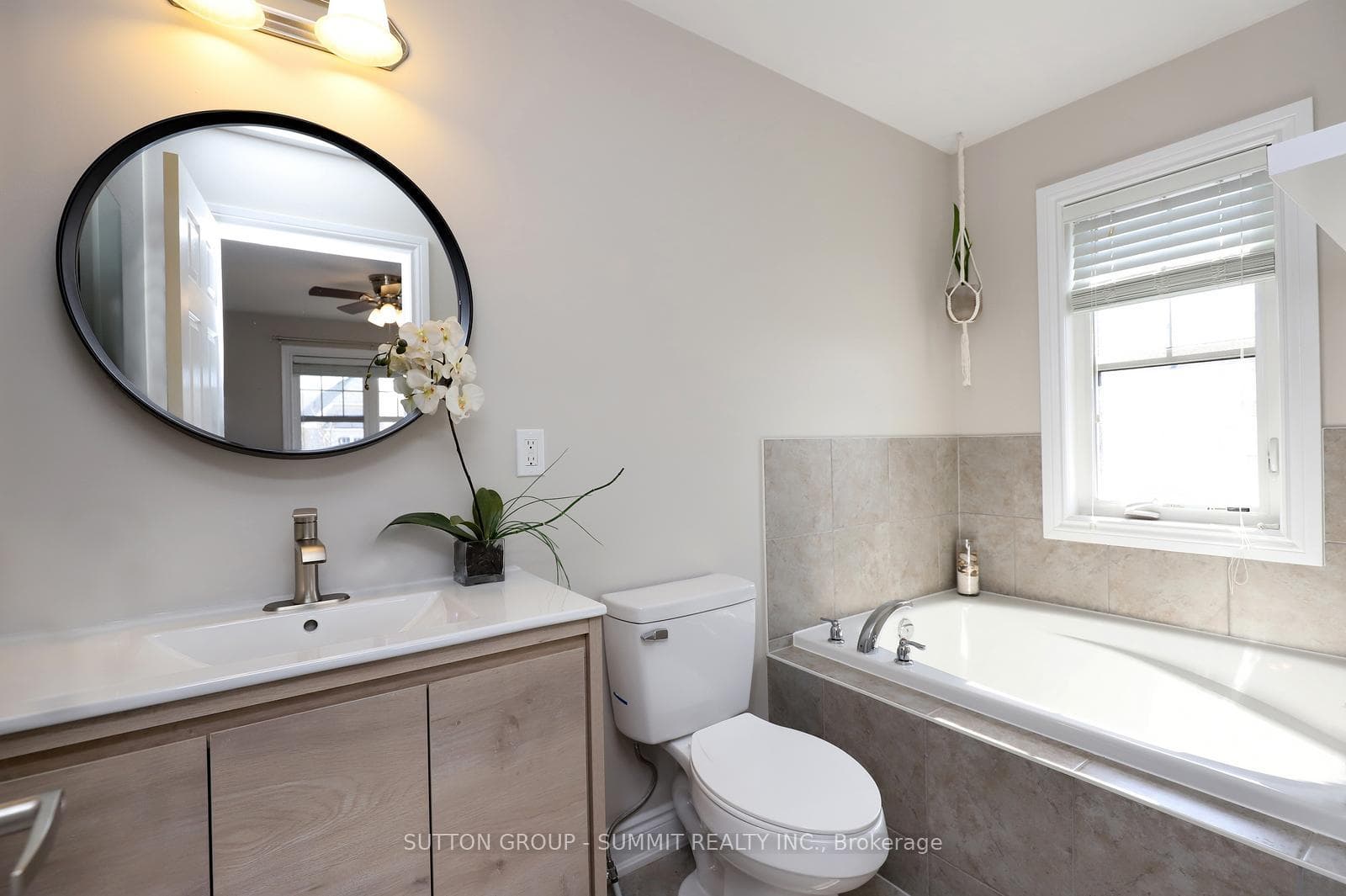 378 Blinco Terrace photo 26