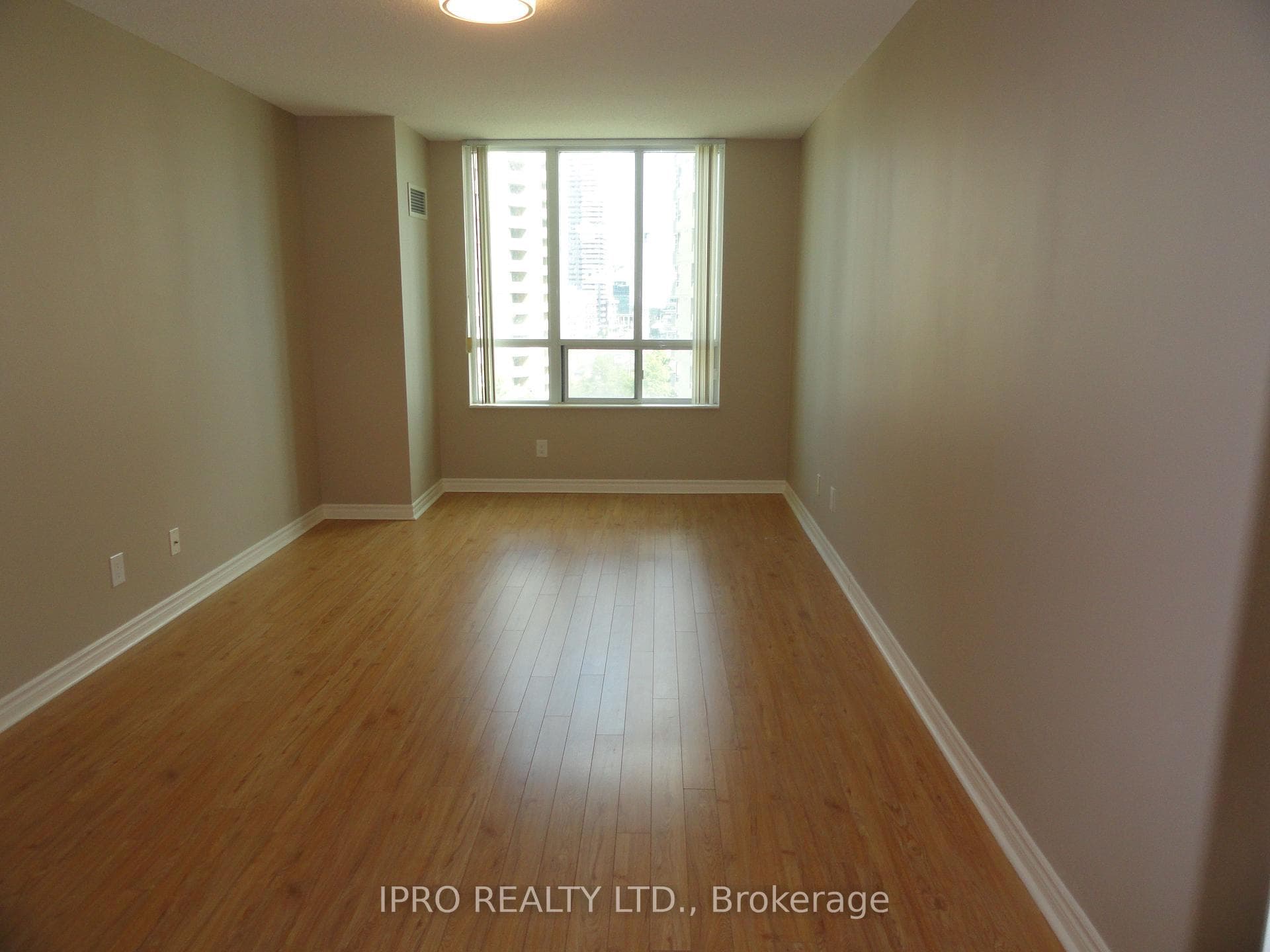 335 Rathburn Road Unit 808 photo 18