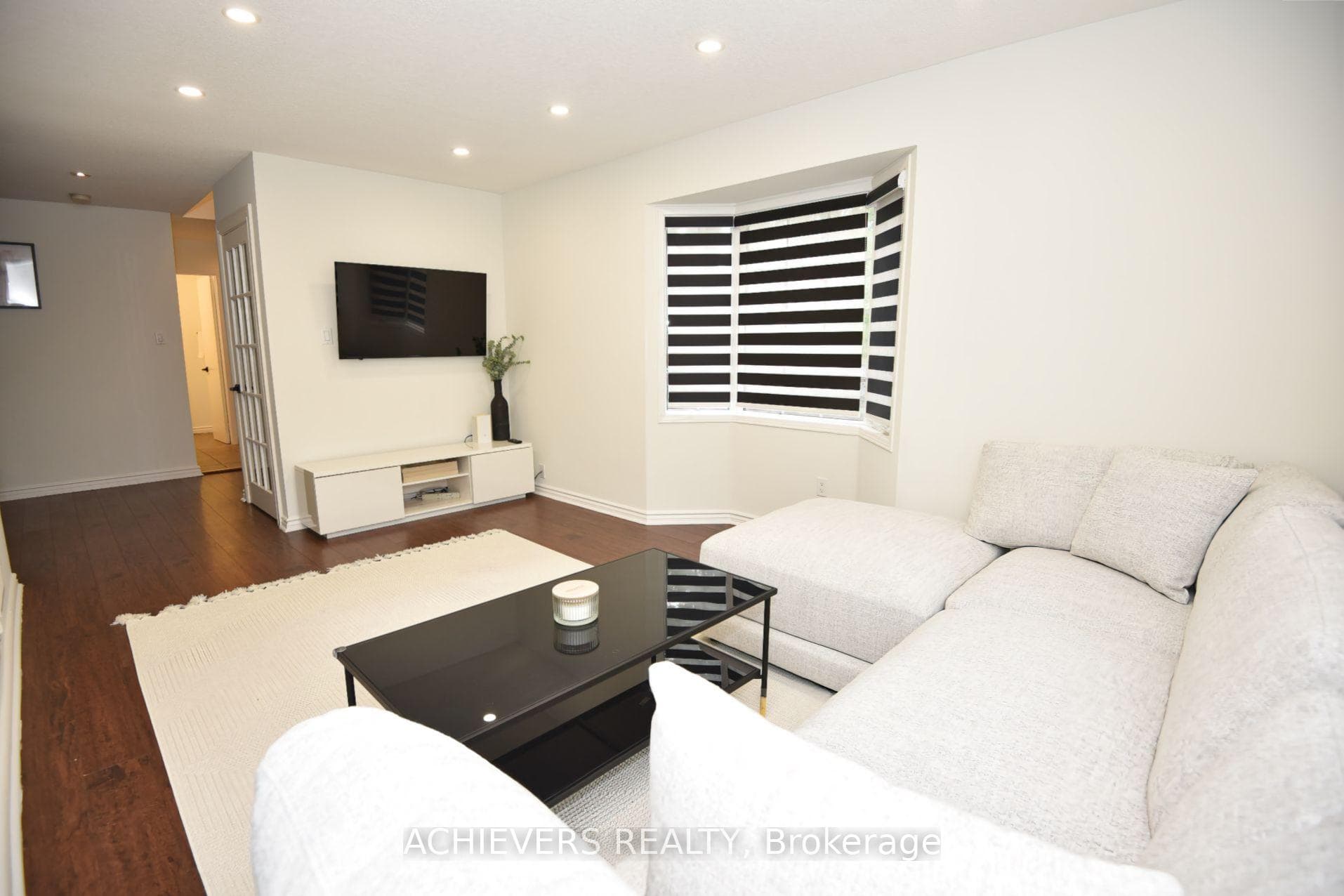 19 Mccullock Crescent photo 10