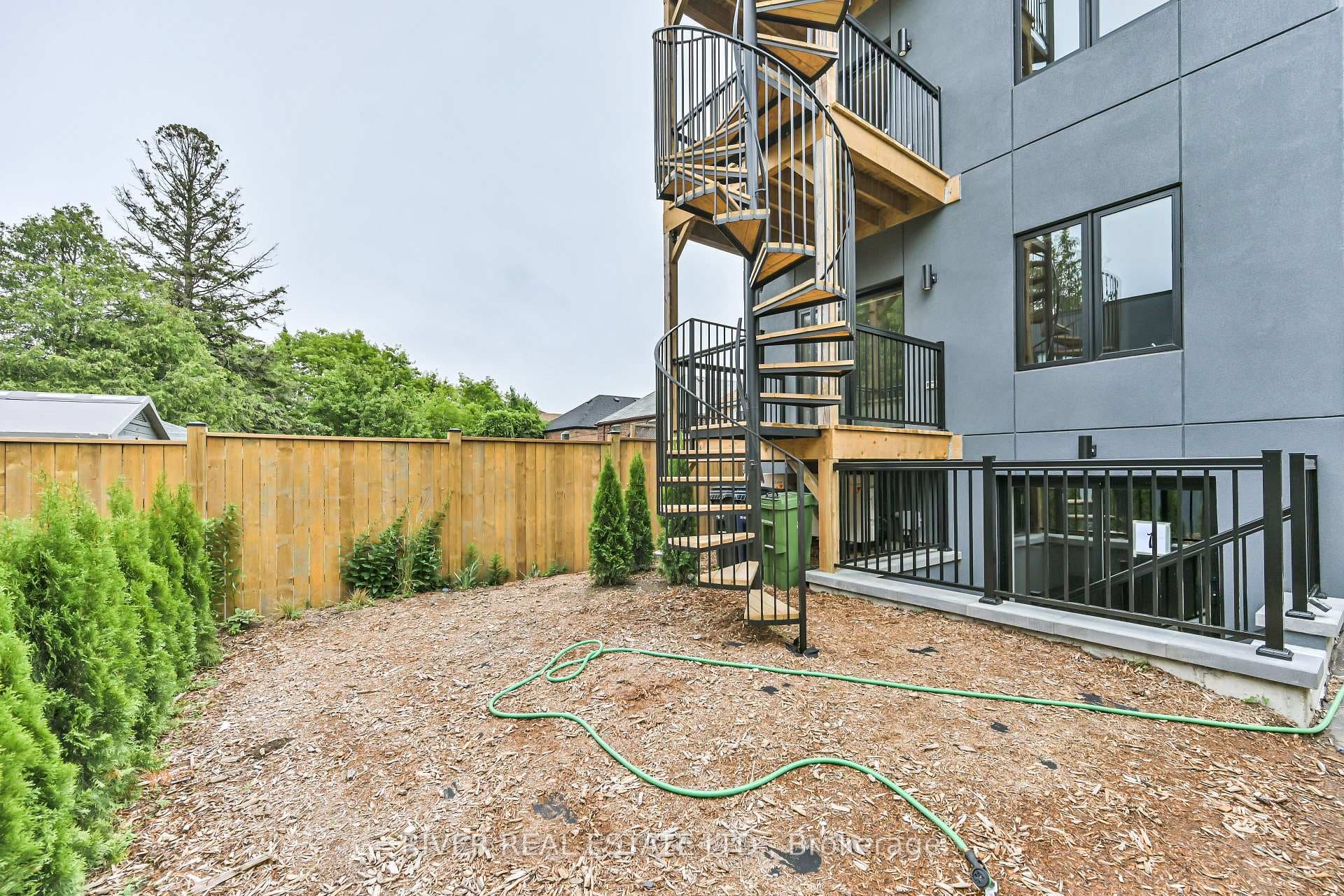 2420 Gerrard Street Unit 1 photo 23