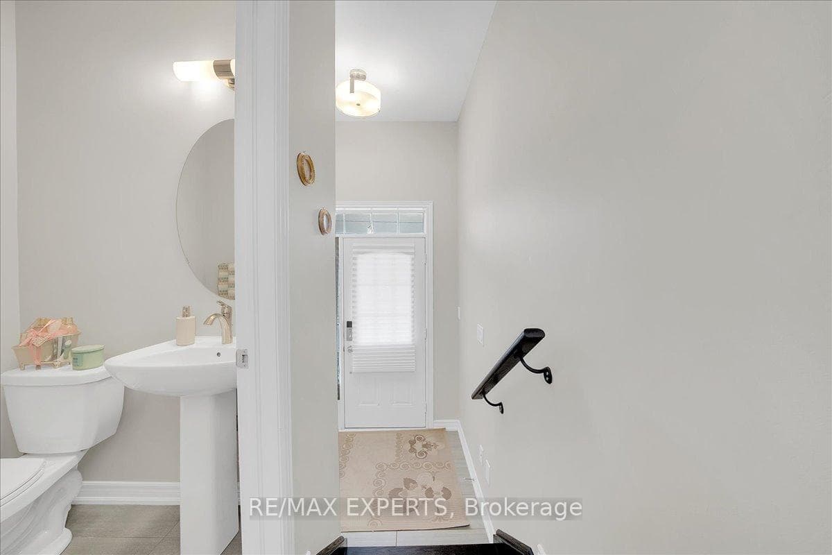 76 Clifford Crescent photo 4
