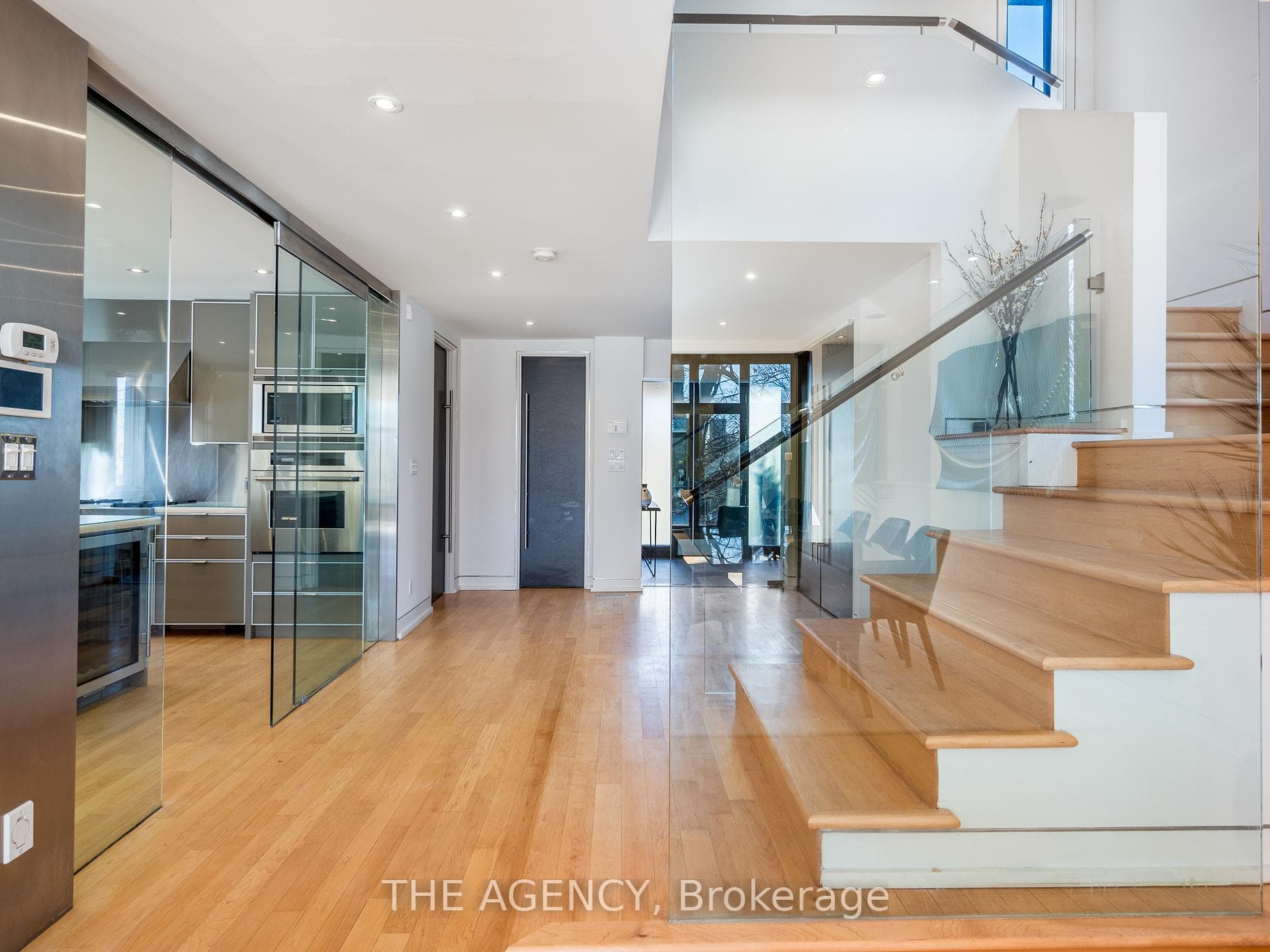 7 Douglas Crescent photo 11
